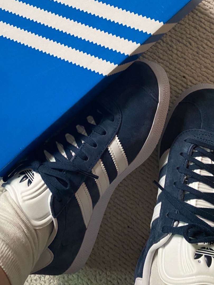 Adidas Gazelle Collegiate Navy 착용 스타일