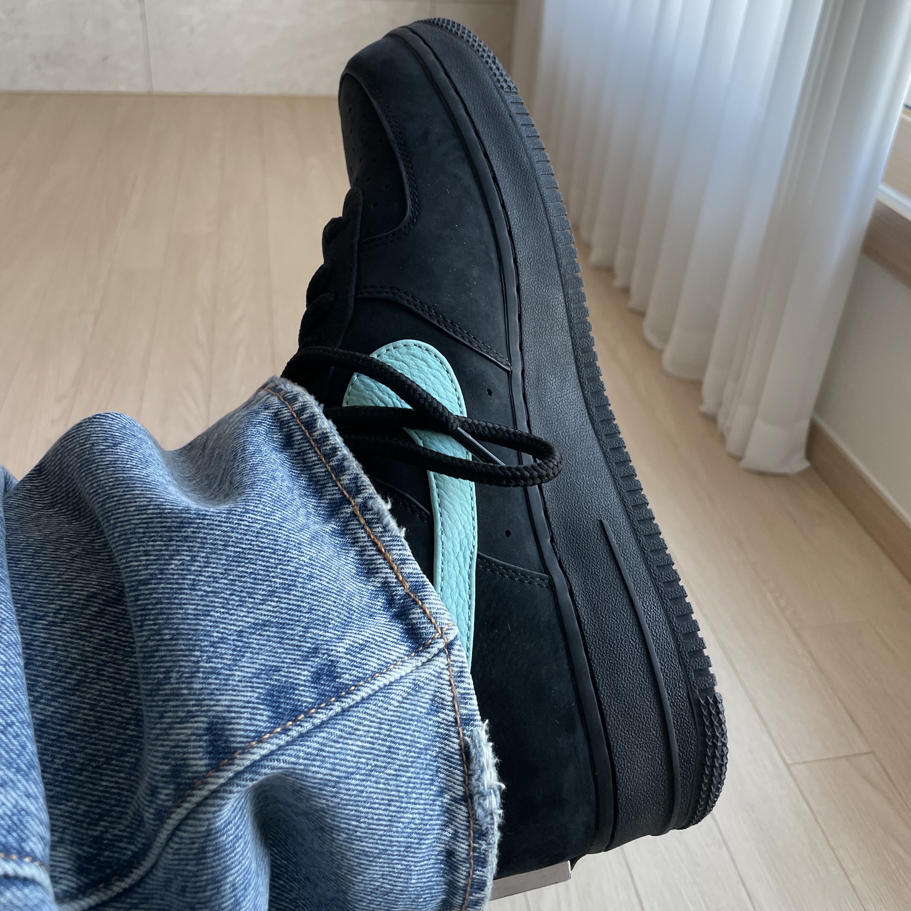Nike x Tiffany & Co. Air Force 1 Low SP 1837, Balenciaga 3XL Sneakers Worn Out Grey White Blue 착용 스타일 - 1
