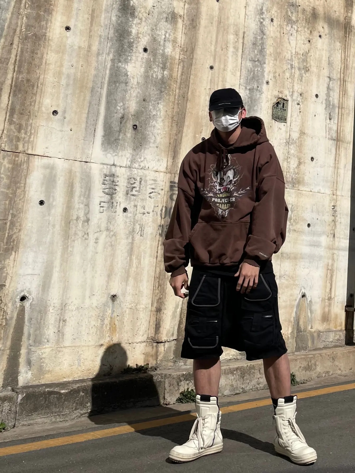Project G/R x Insane Garage Clown Bike Hoodie Vintage Brown, Project G/R Distressed Filth Club Cap Washed Black 착용 스타일 - 1