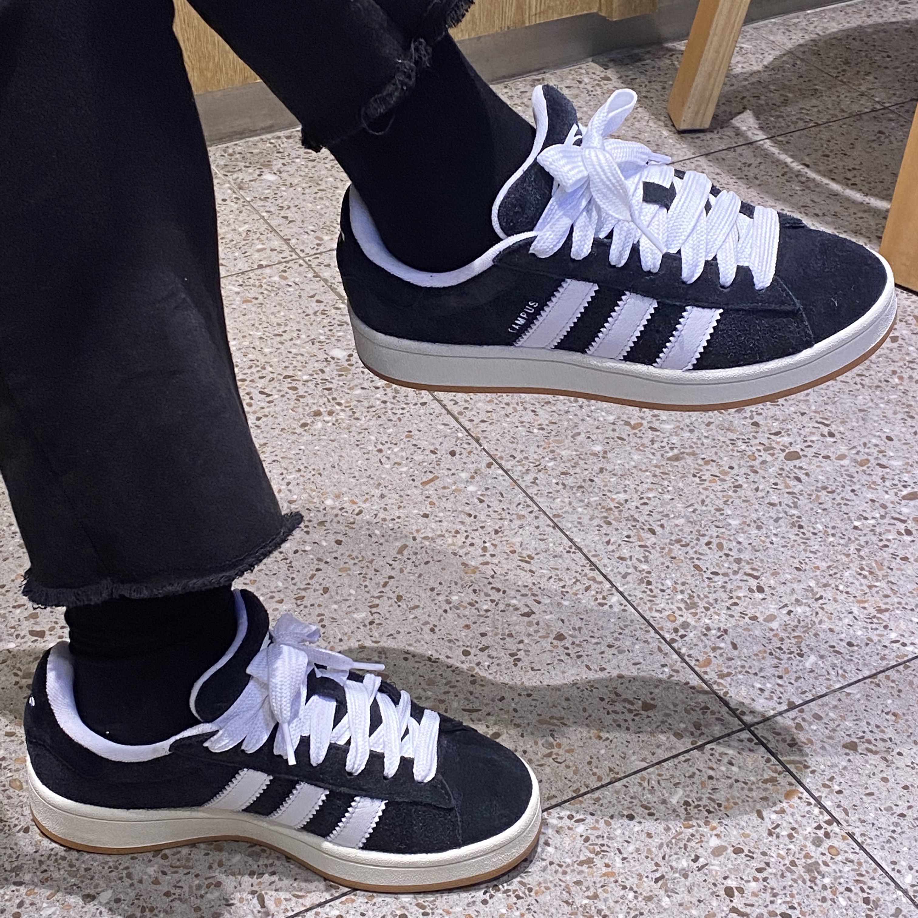 Adidas Campus 00s Core Black Cloud White 착용 스타일