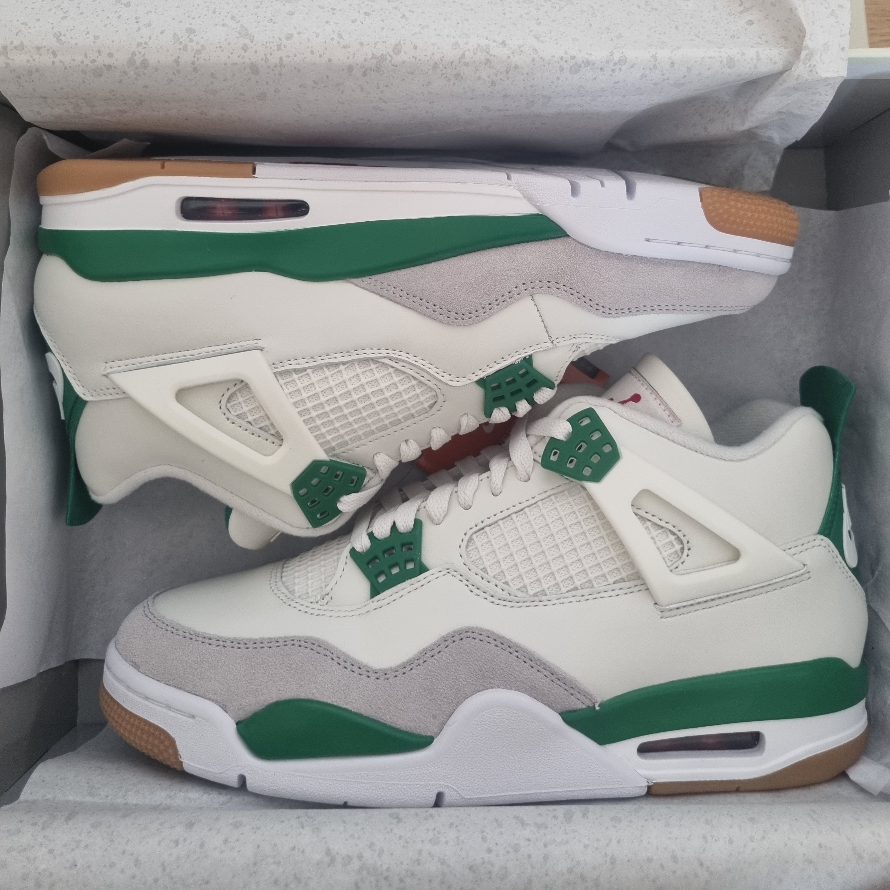 Jordan 4 x Nike SB Retro SP Pine Green 착용 스타일
