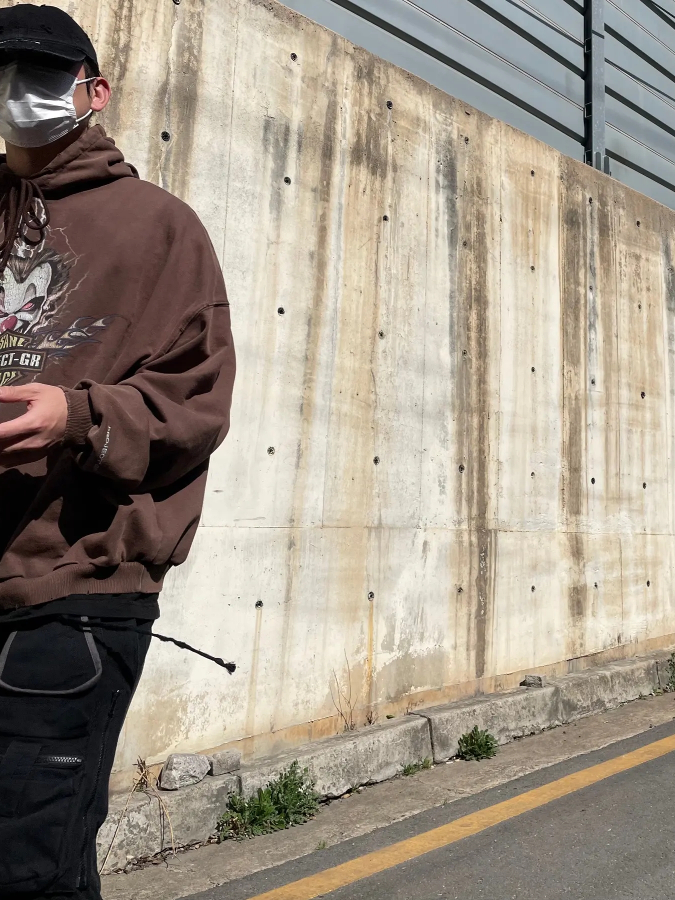 Project G/R x Insane Garage Clown Bike Hoodie Vintage Brown, Project G/R Distressed Filth Club Cap Washed Black 착용 스타일 - 3