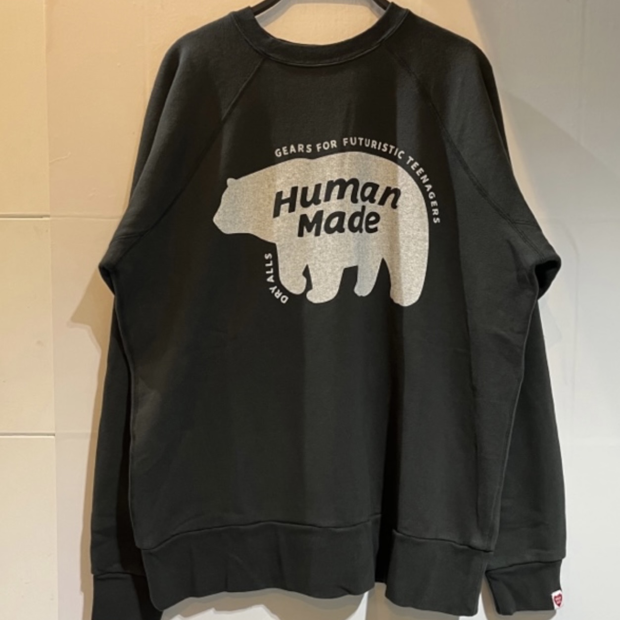 Human Made Raglan Crew Neck Sweatshirt Black 착용 스타일