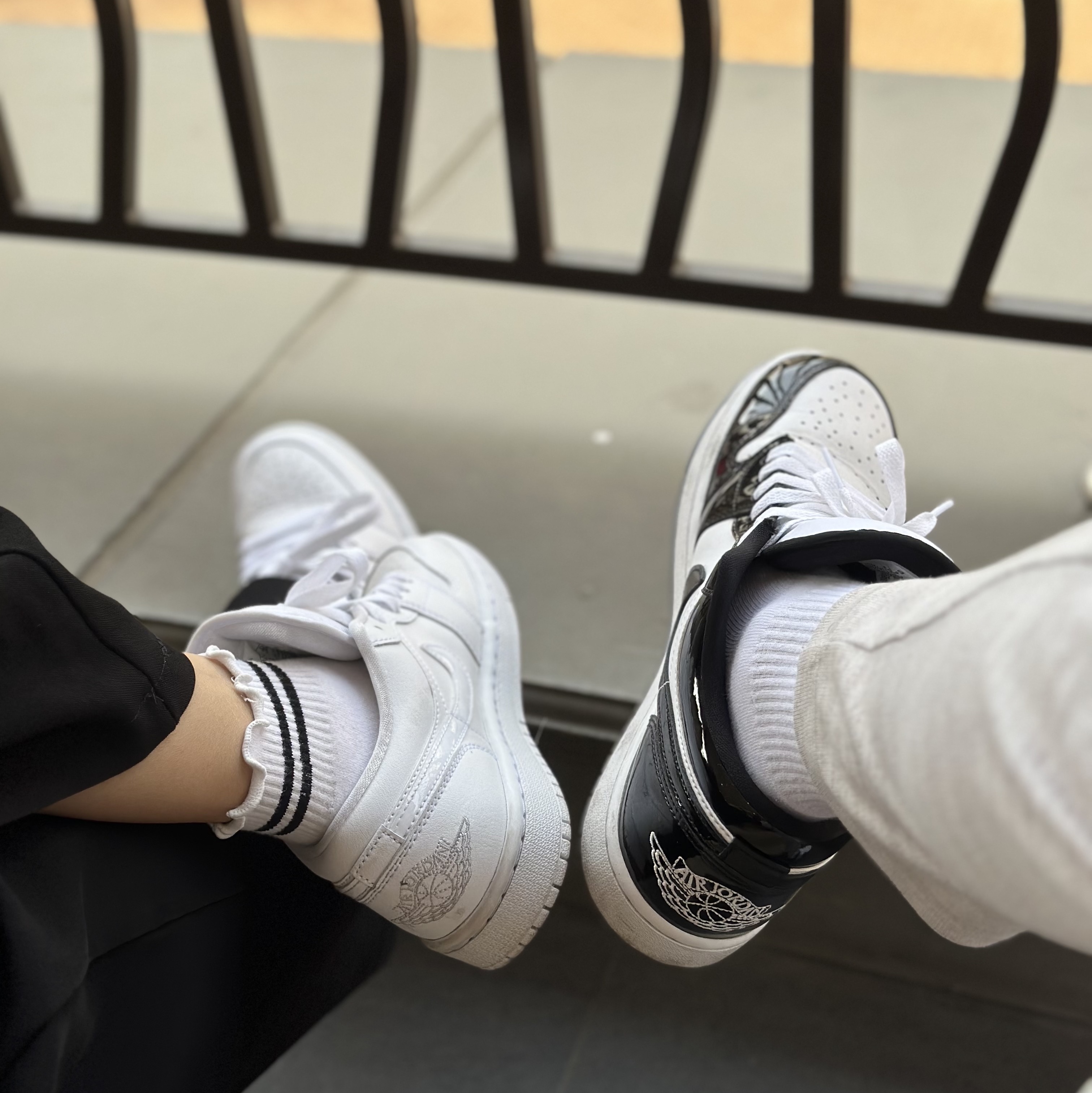 Jordan 1 Low SE Concord, (W) Jordan 1 Low Triple White 2022 착용 스타일 - 3
