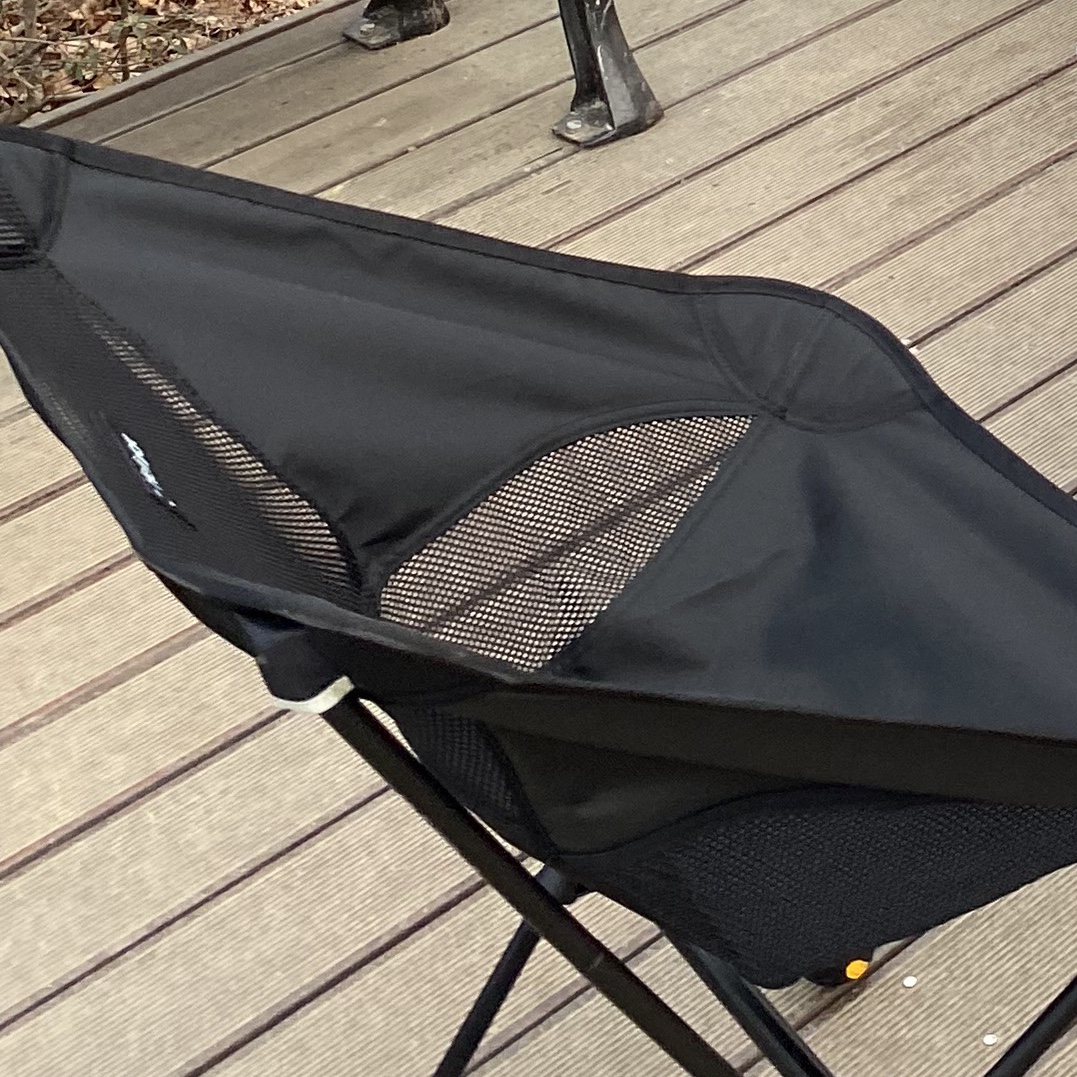 Helinox Chair One All Black 착용 스타일