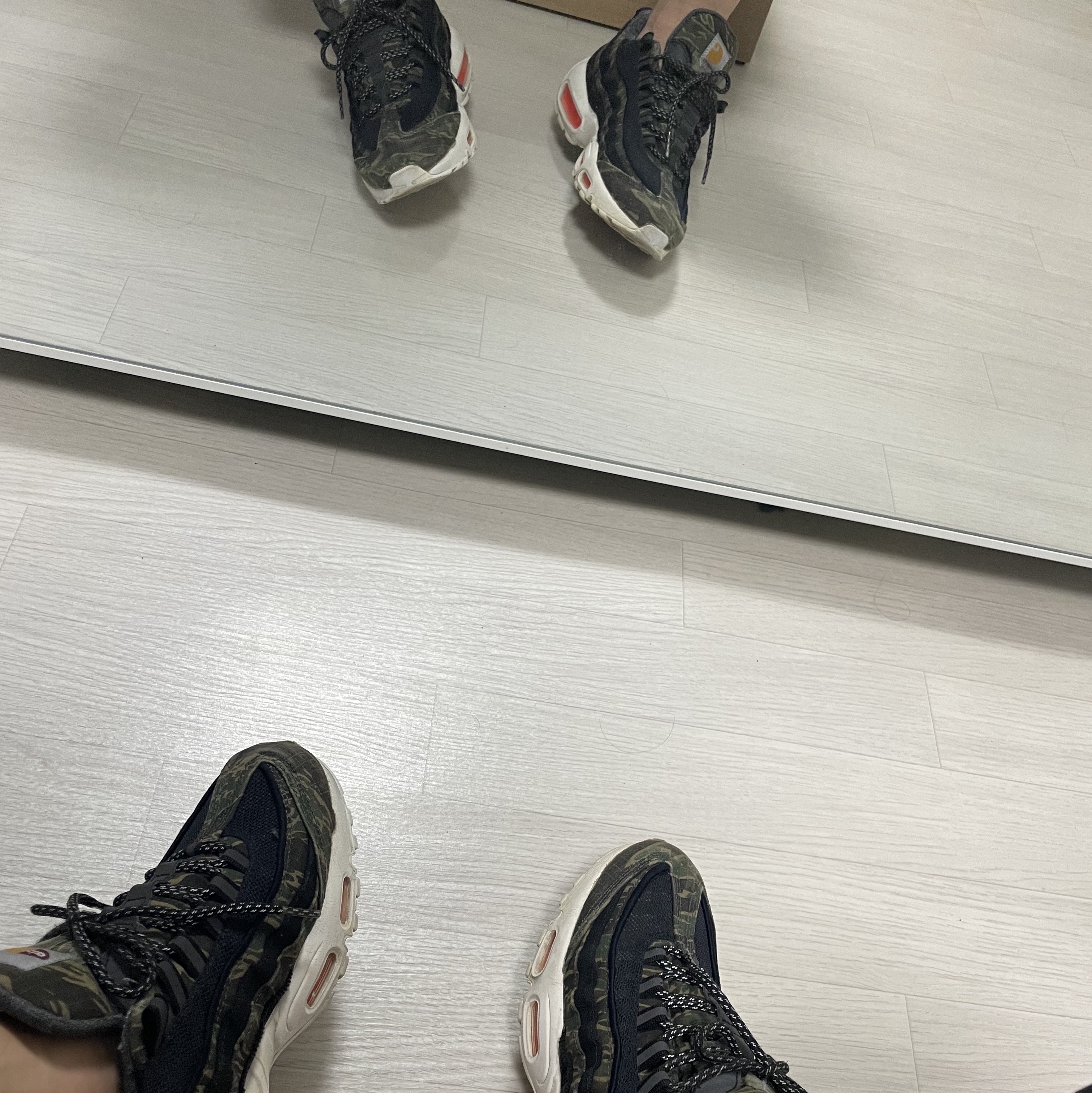 Nike x Carhartt WIP Air Max 95 Camo 착용 스타일
