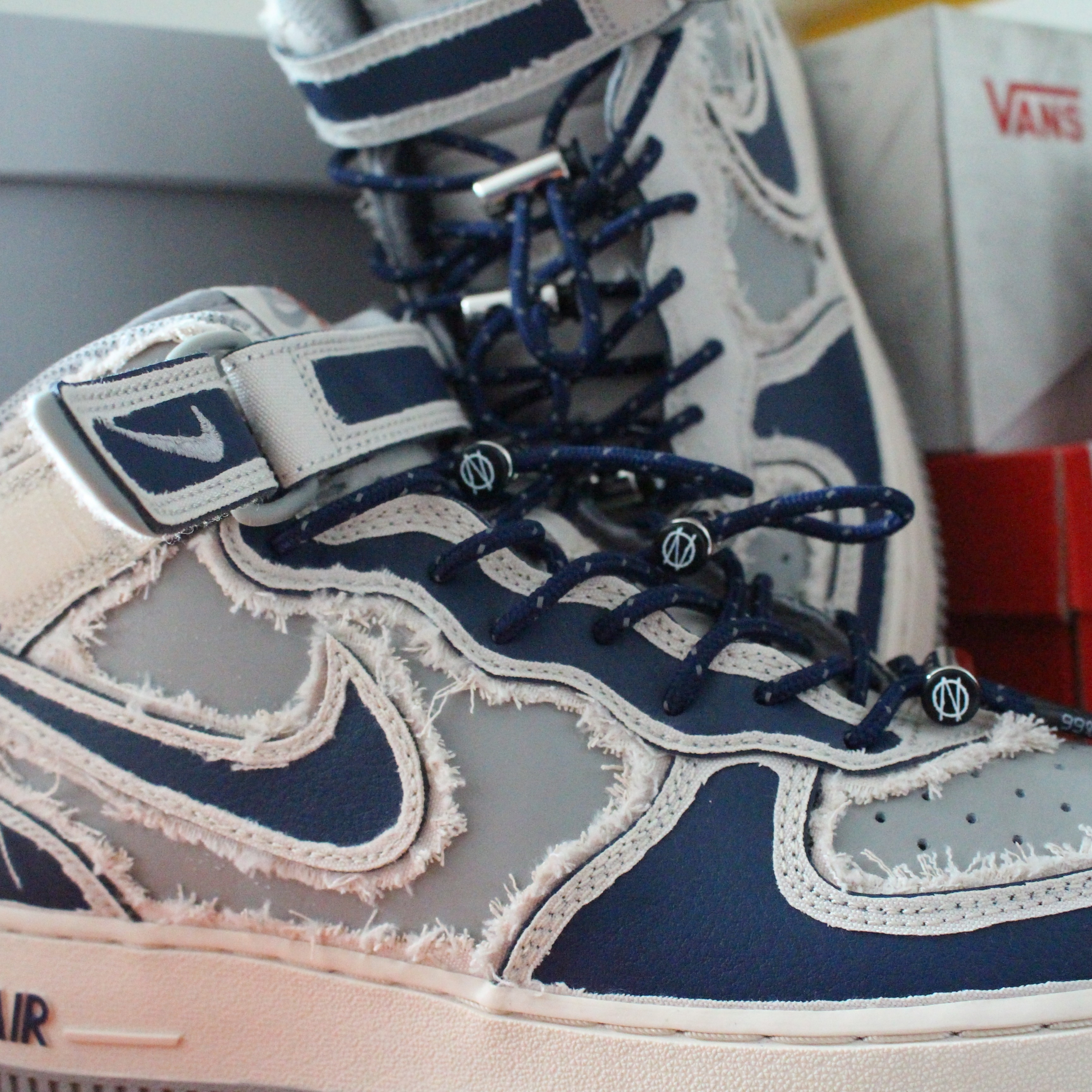 Nike Air Force 1 Mid '07 Pearl White 착용 스타일 - 2