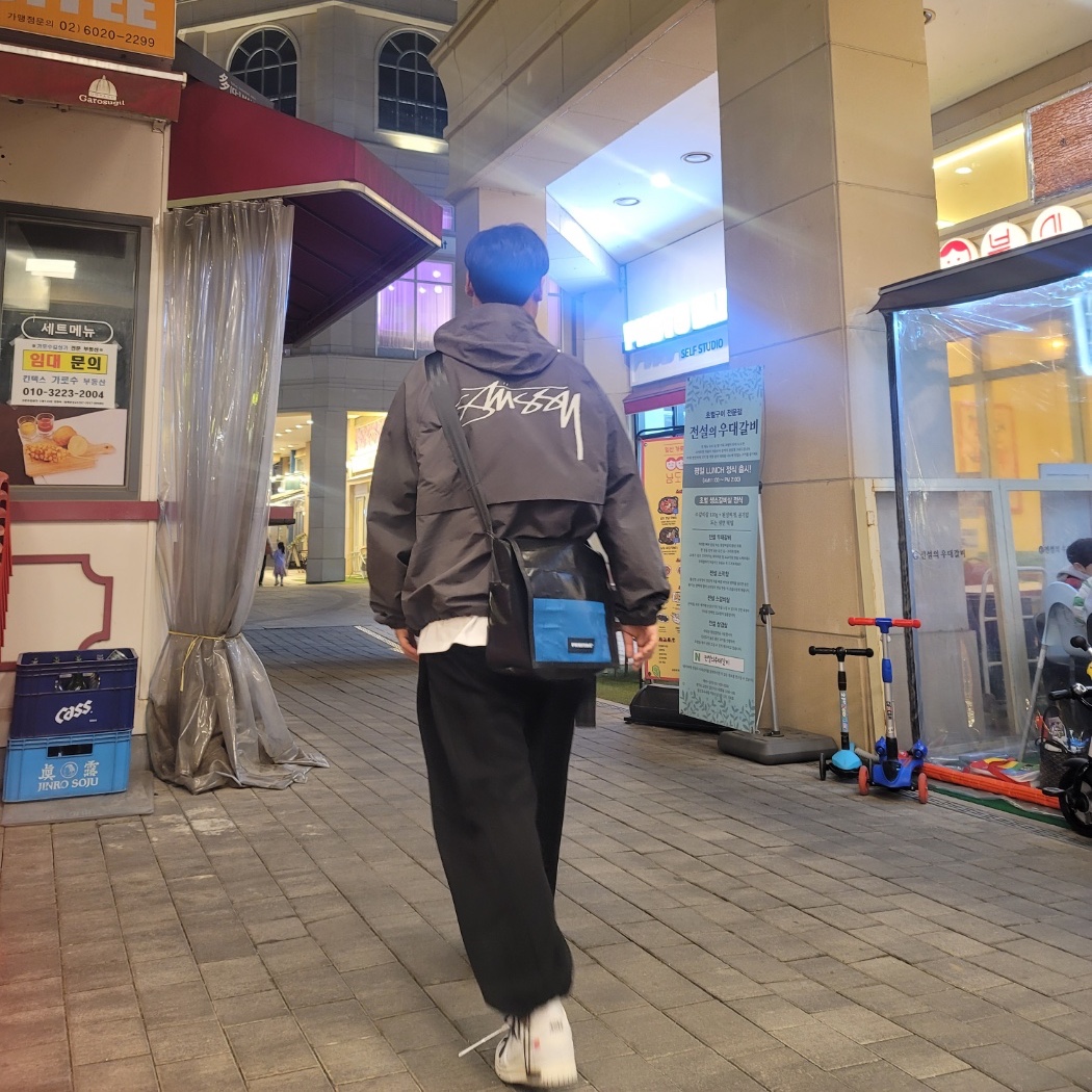 Stussy Wave Dye Beach Shell Jacket Black, Nike x Off-White Dunk Low The 50 - Lot 18 착용 스타일
