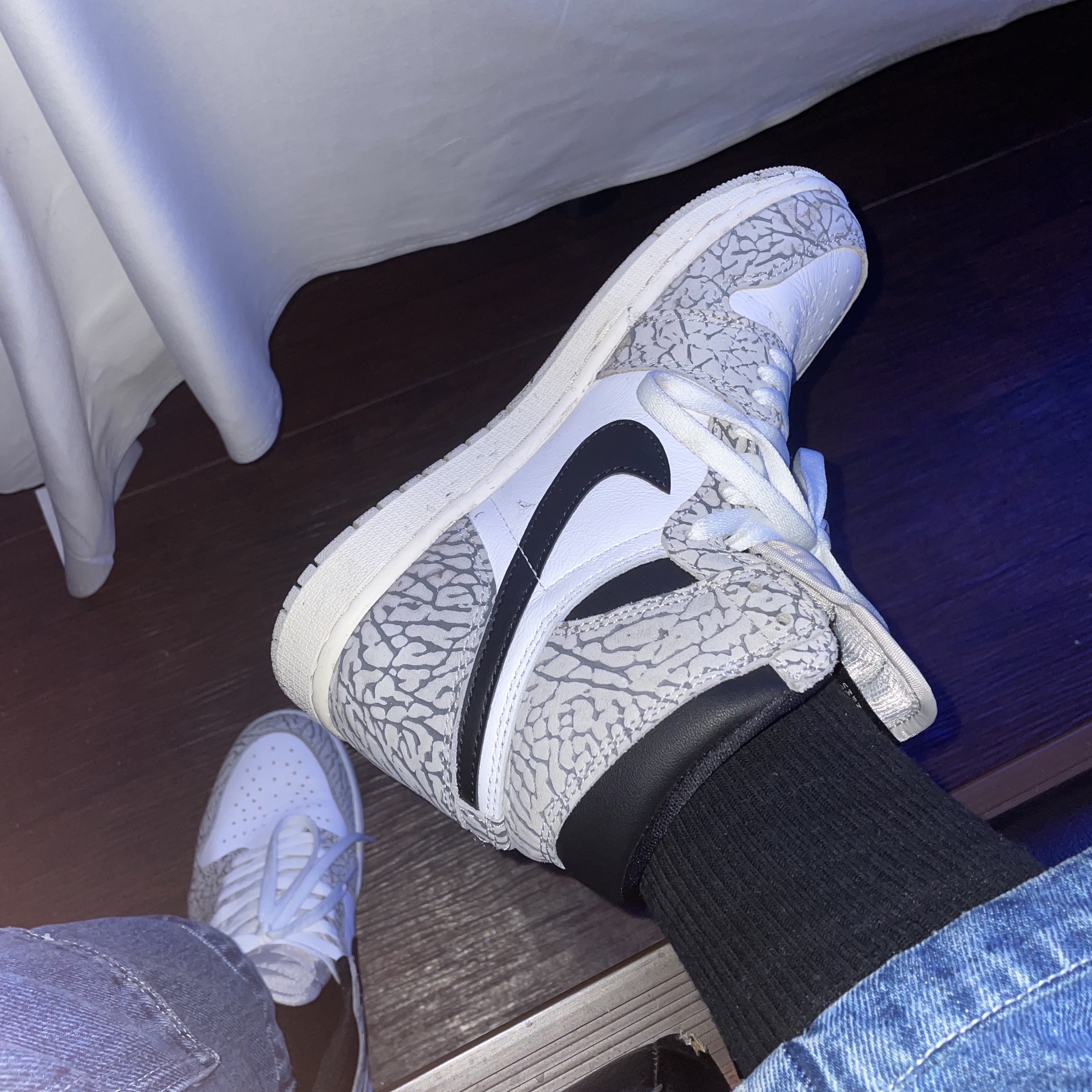Jordan 1 Retro High OG White Cement 착용 스타일