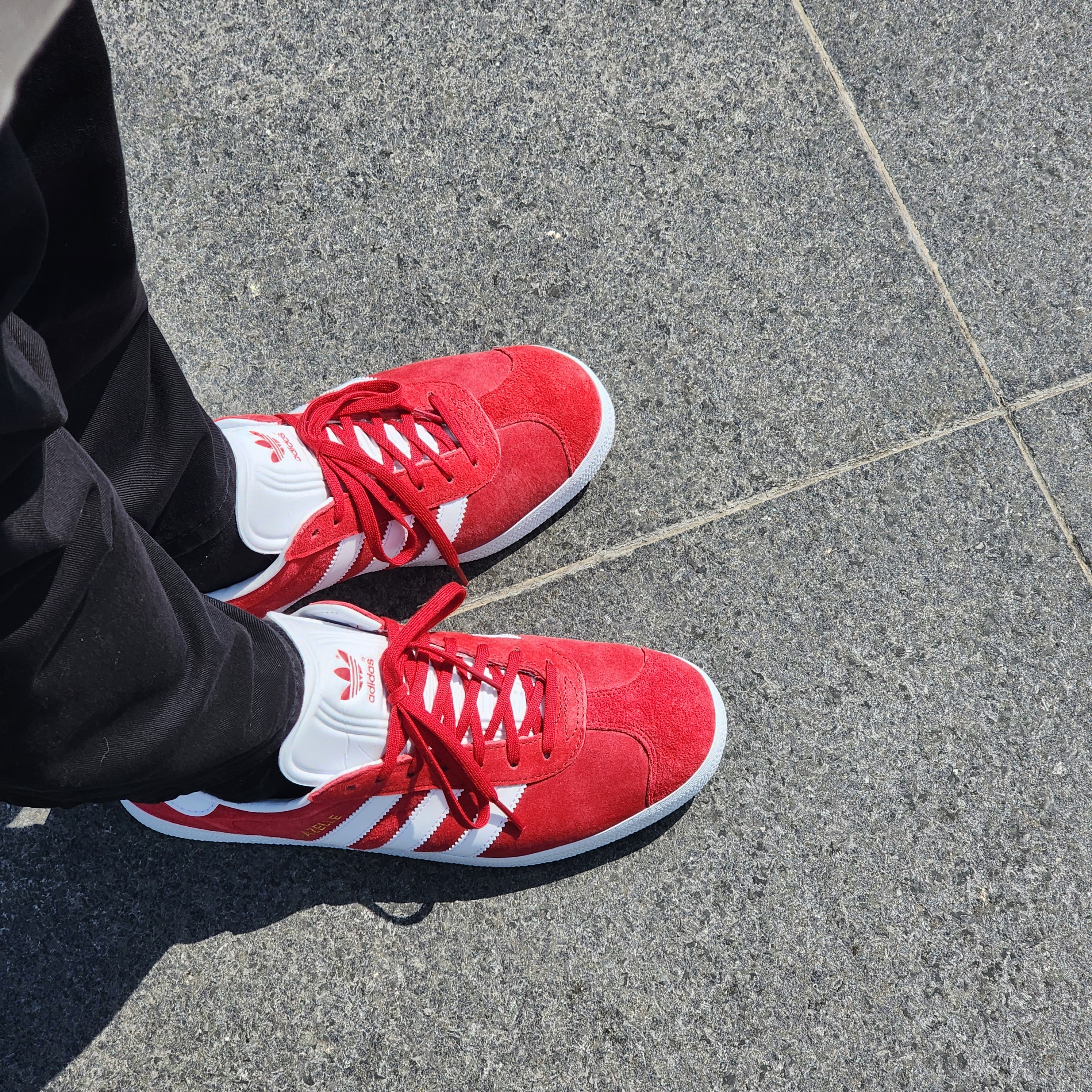 Adidas Gazelle Power Red 착용 스타일 - 3
