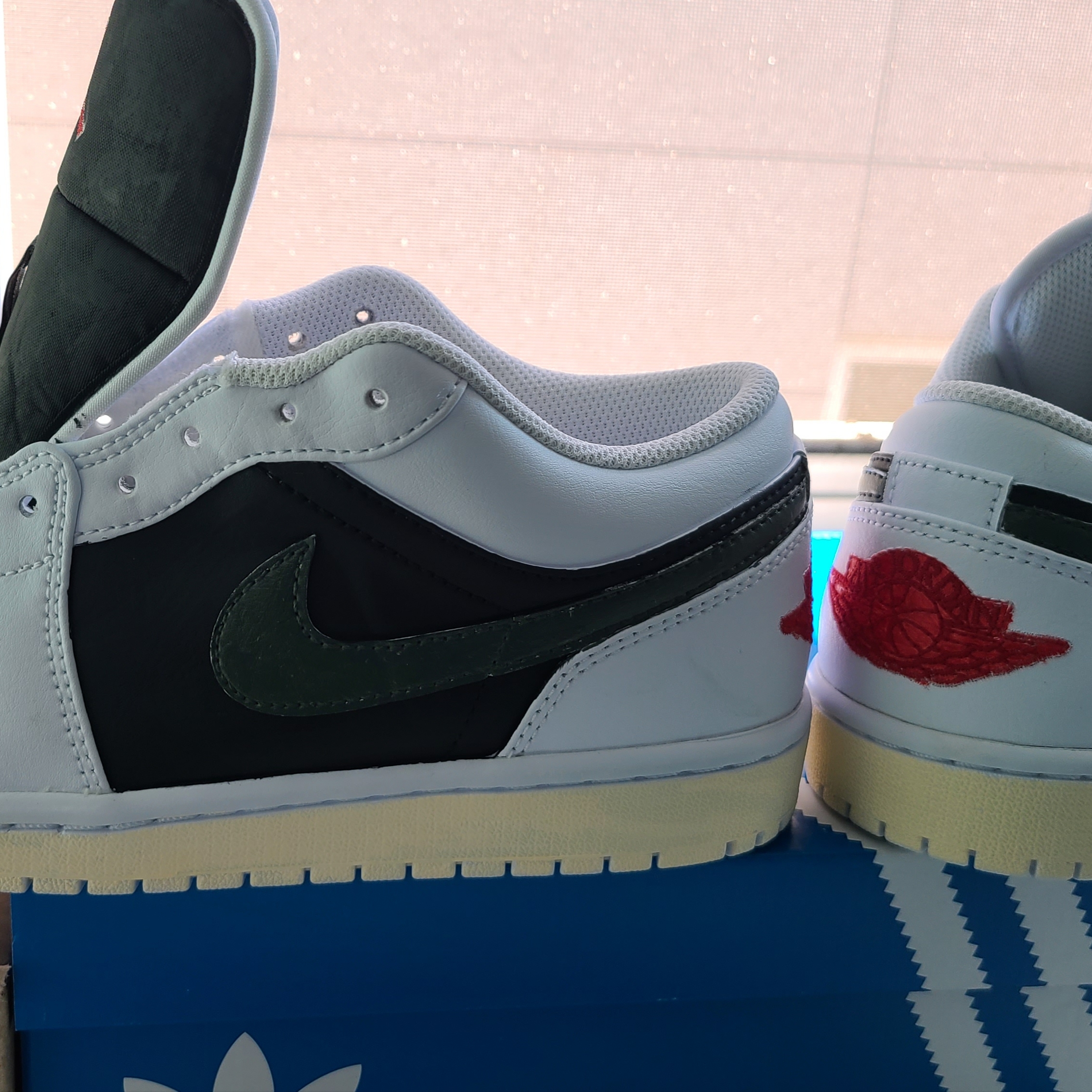 Jordan 1 Low Triple White 착용 스타일