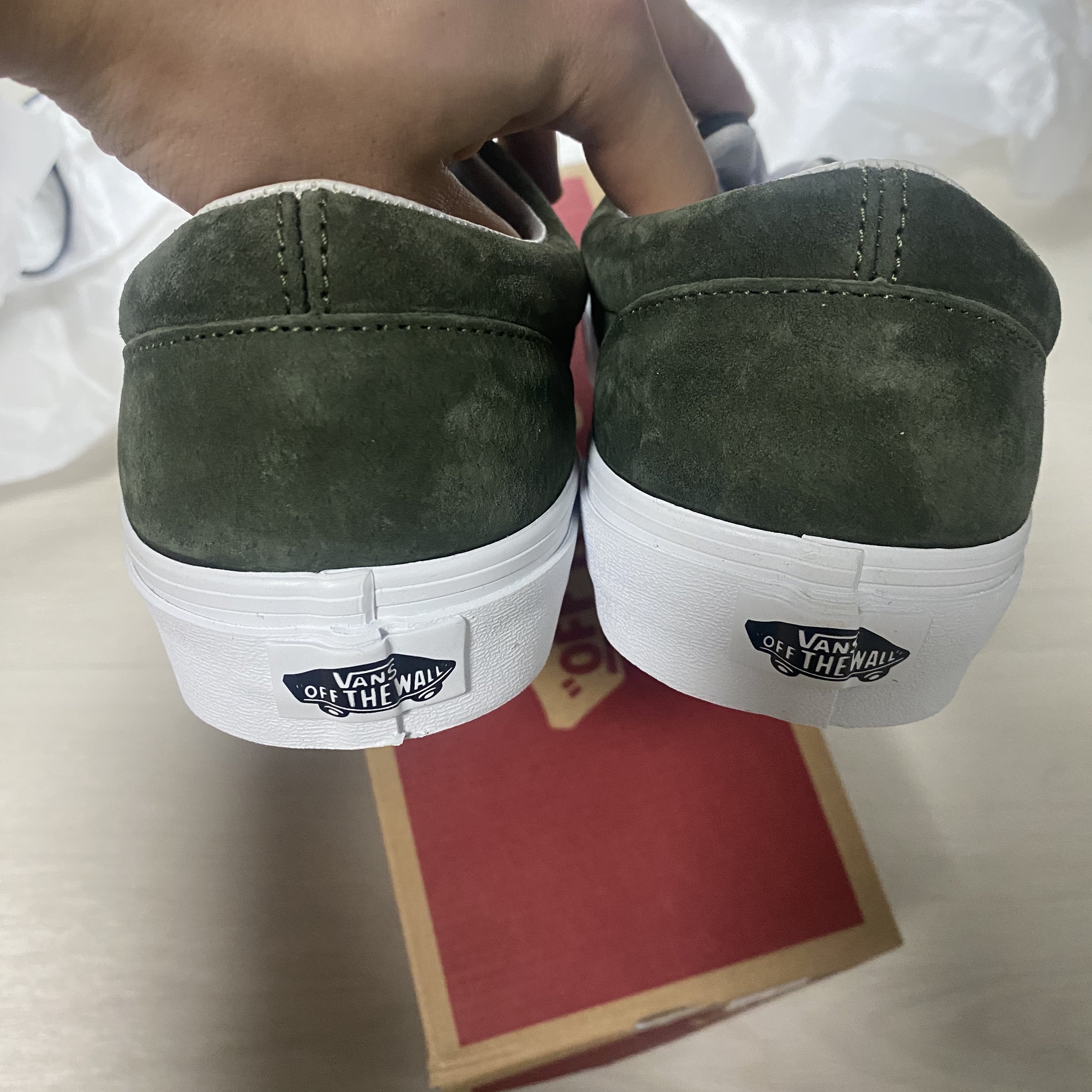 Vans Era Pig Suede Khaki 착용 스타일 - 4