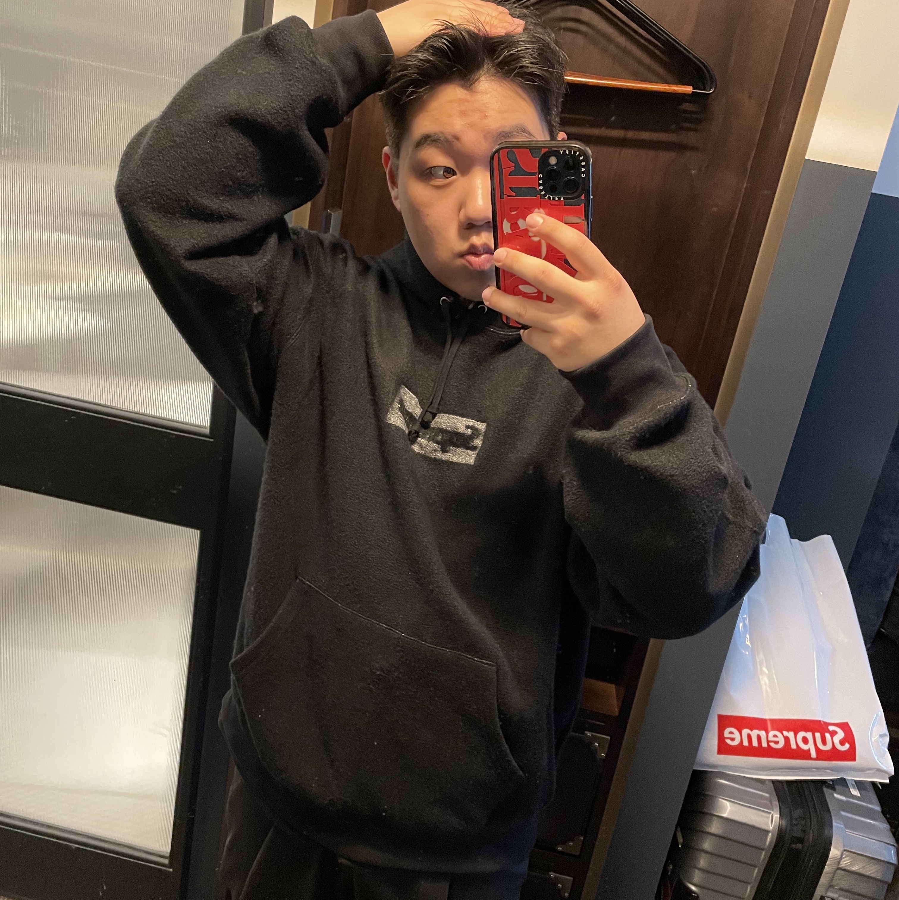 Supreme Inside Out Box Logo Hooded Sweatshirt Black - 23SS 착용 스타일 - 1