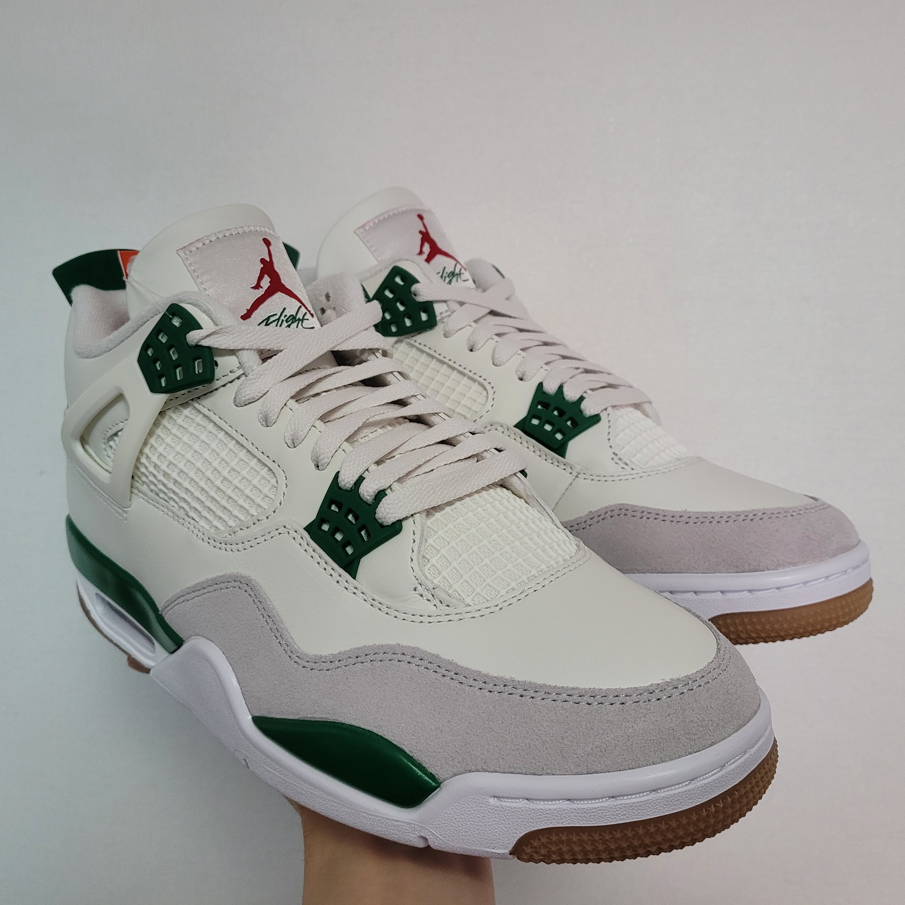 Jordan 4 x Nike SB Retro SP Pine Green 착용 스타일 - 2