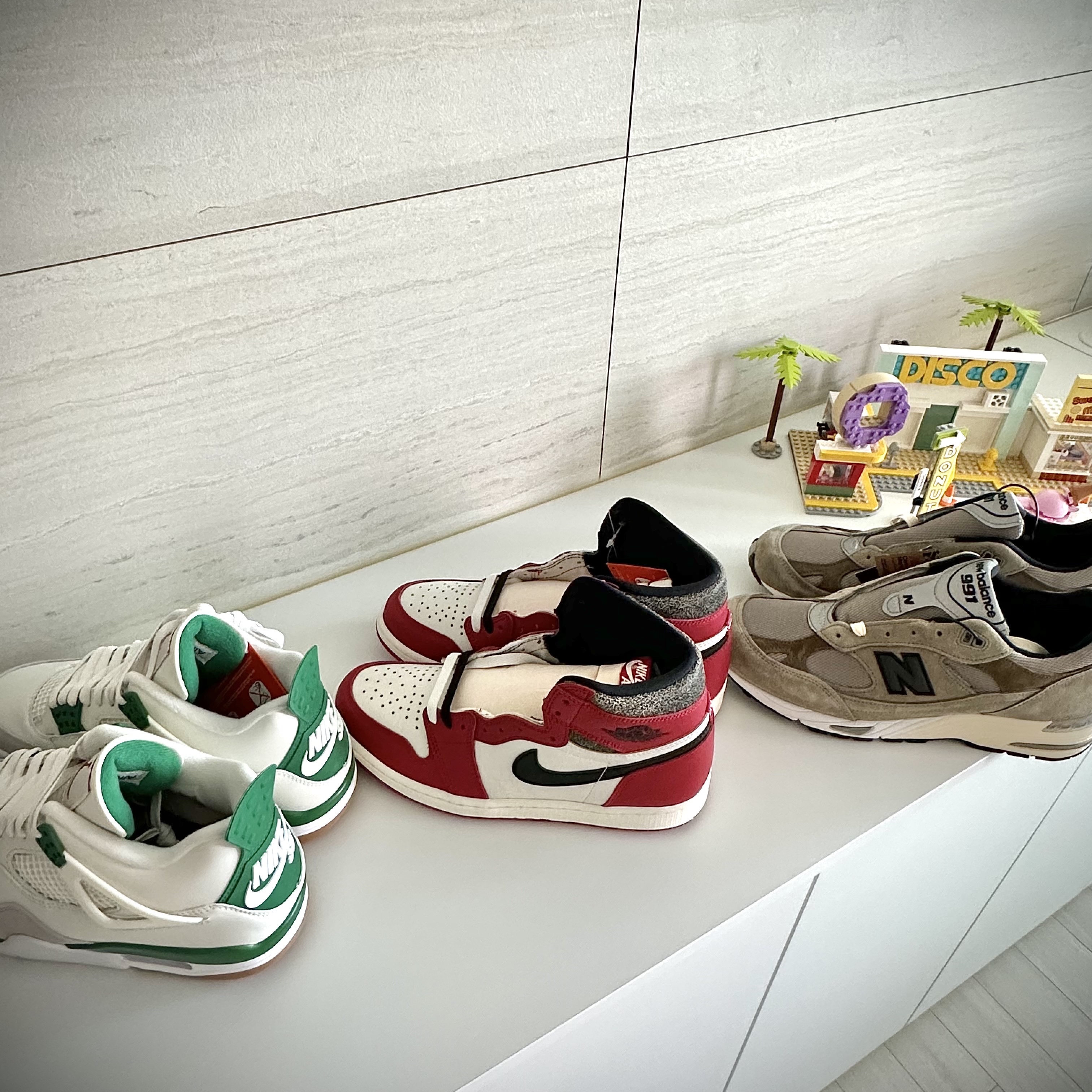 Jordan 4 x Nike SB Retro SP Pine Green, New Balance x JJJJound 991 Made in UK Grey 착용 스타일