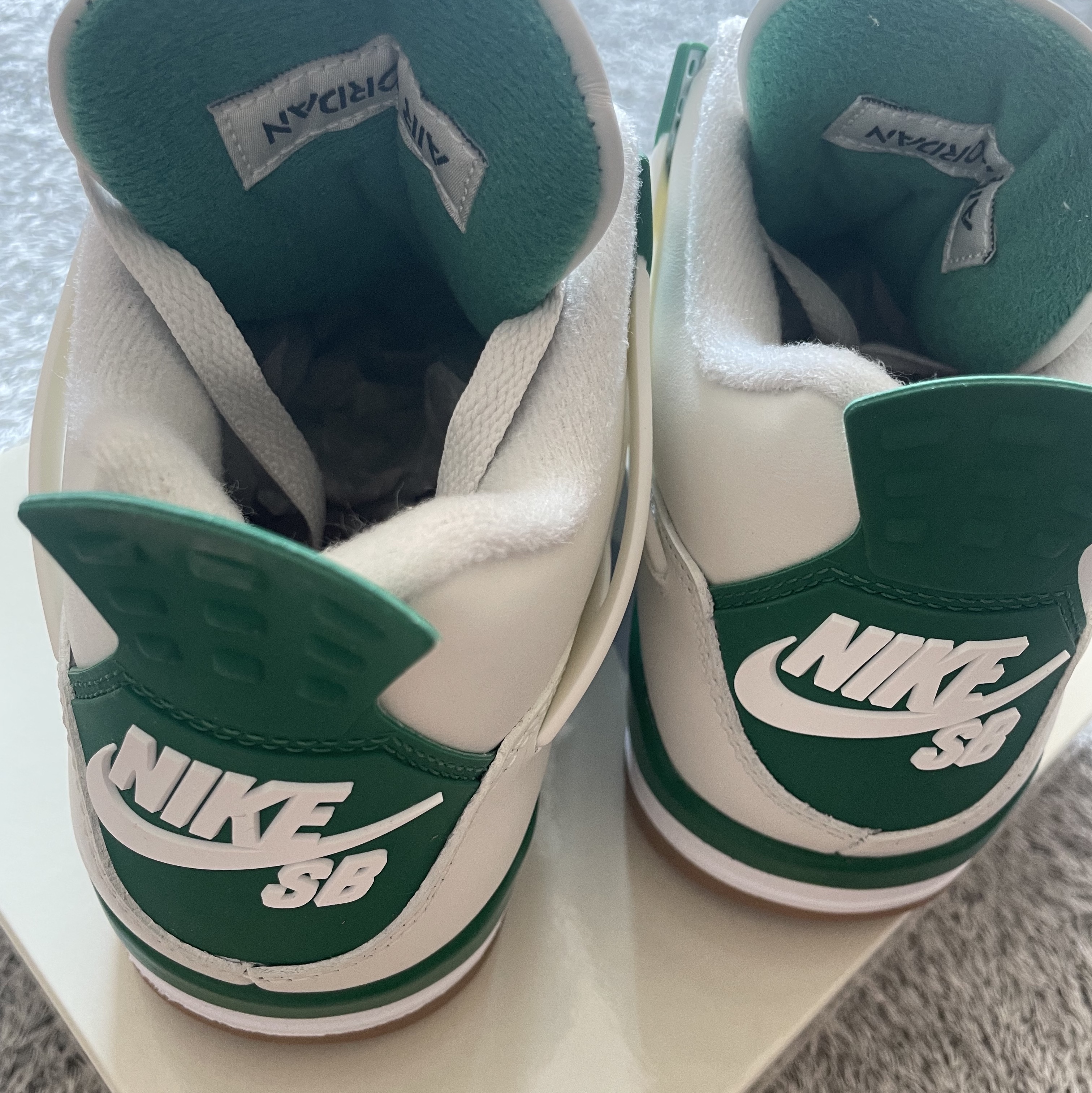 Jordan 4 x Nike SB Retro SP Pine Green 착용 스타일 - 2