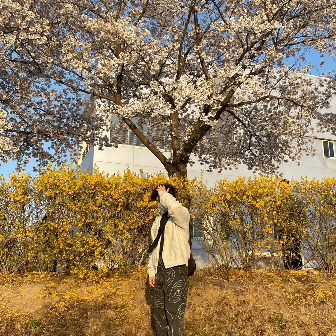 Stussy Basic Stussy Zip Hoodie Ash Heather 2022, Nike Air Force 1 '07 Low White 착용 스타일 - 1