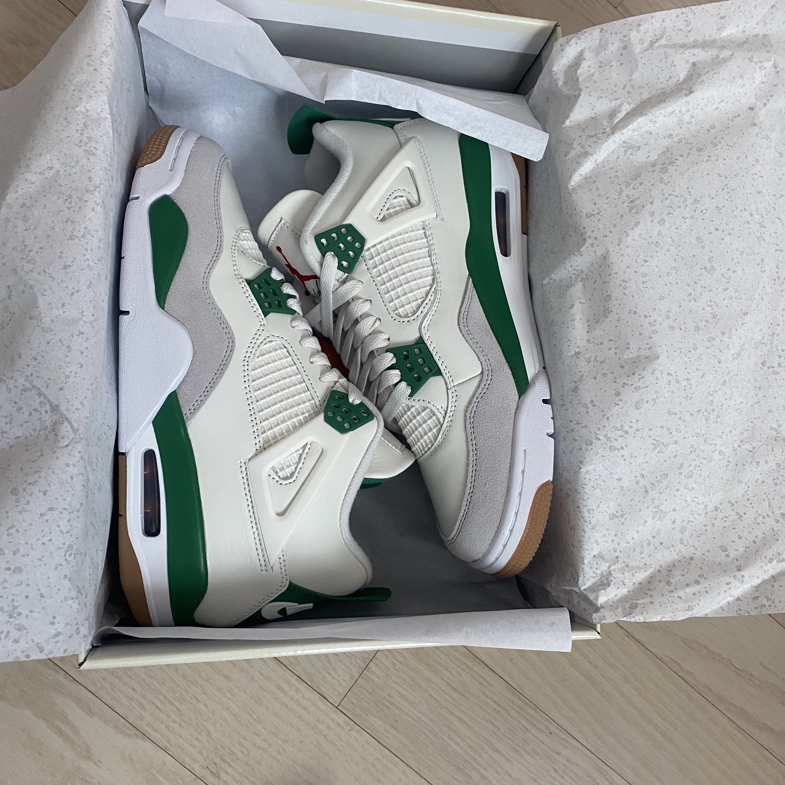 Jordan 4 x Nike SB Retro SP Pine Green 착용 스타일