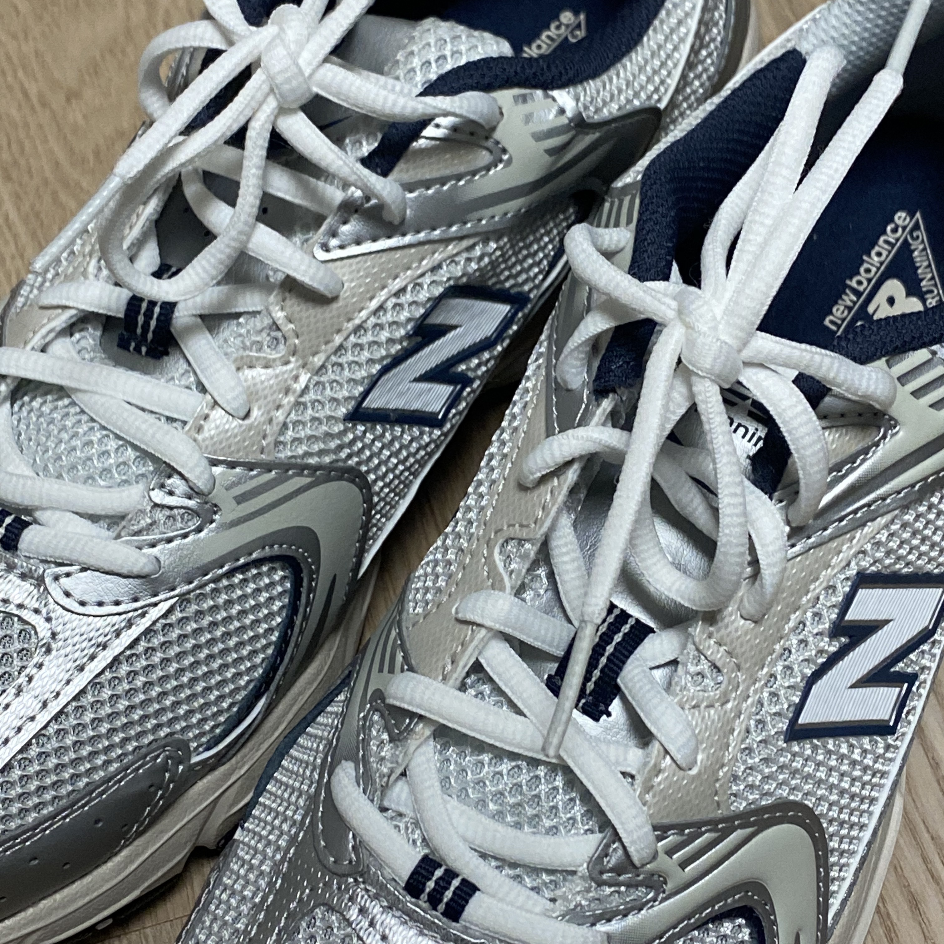 New Balance 530 Steel Grey 착용 스타일 - 1