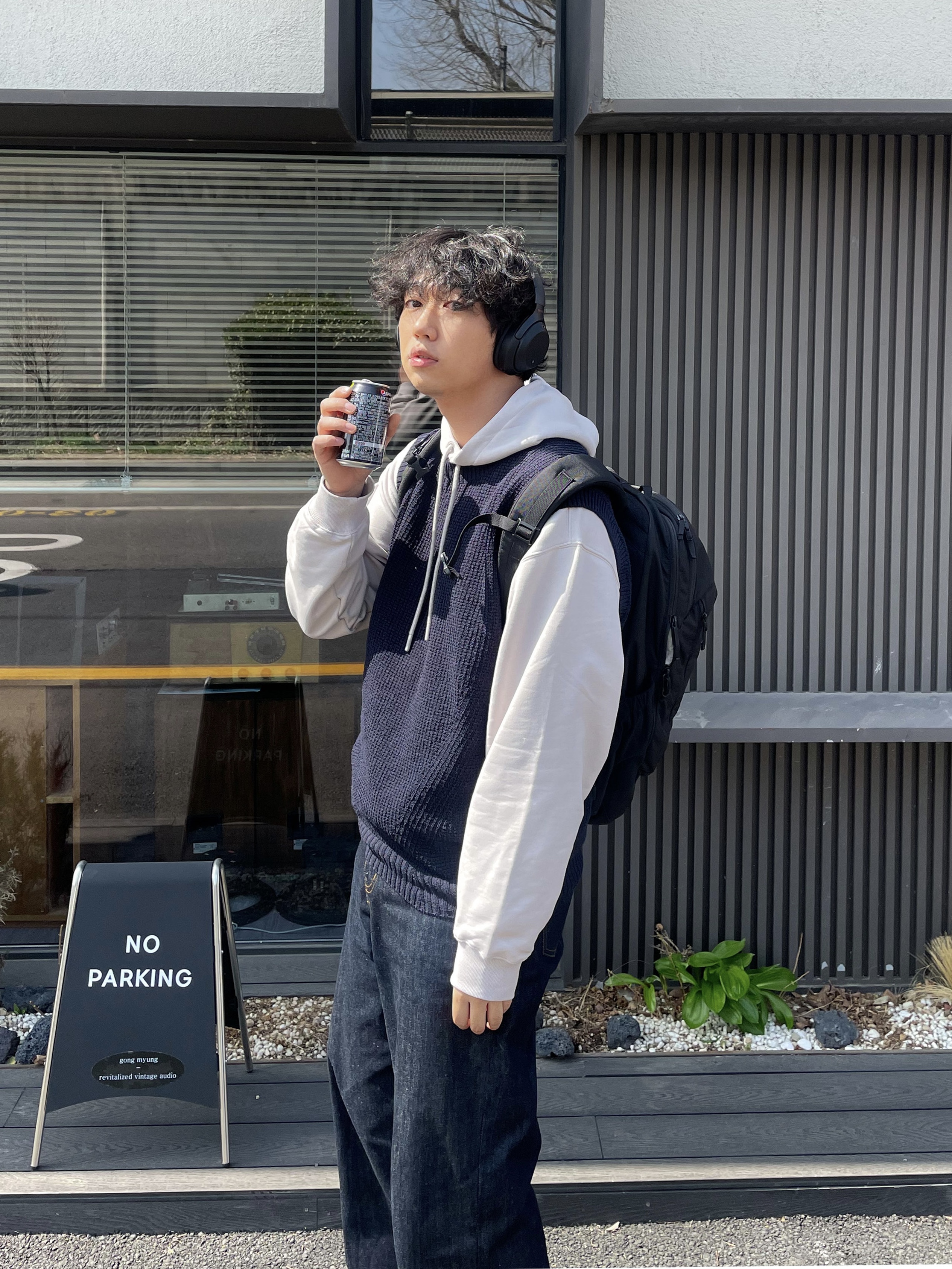 Arc'teryx Mantis 32 Backpack Black, Sony WH-1000XM4 Black (Korean Ver.) 착용 스타일 - 2