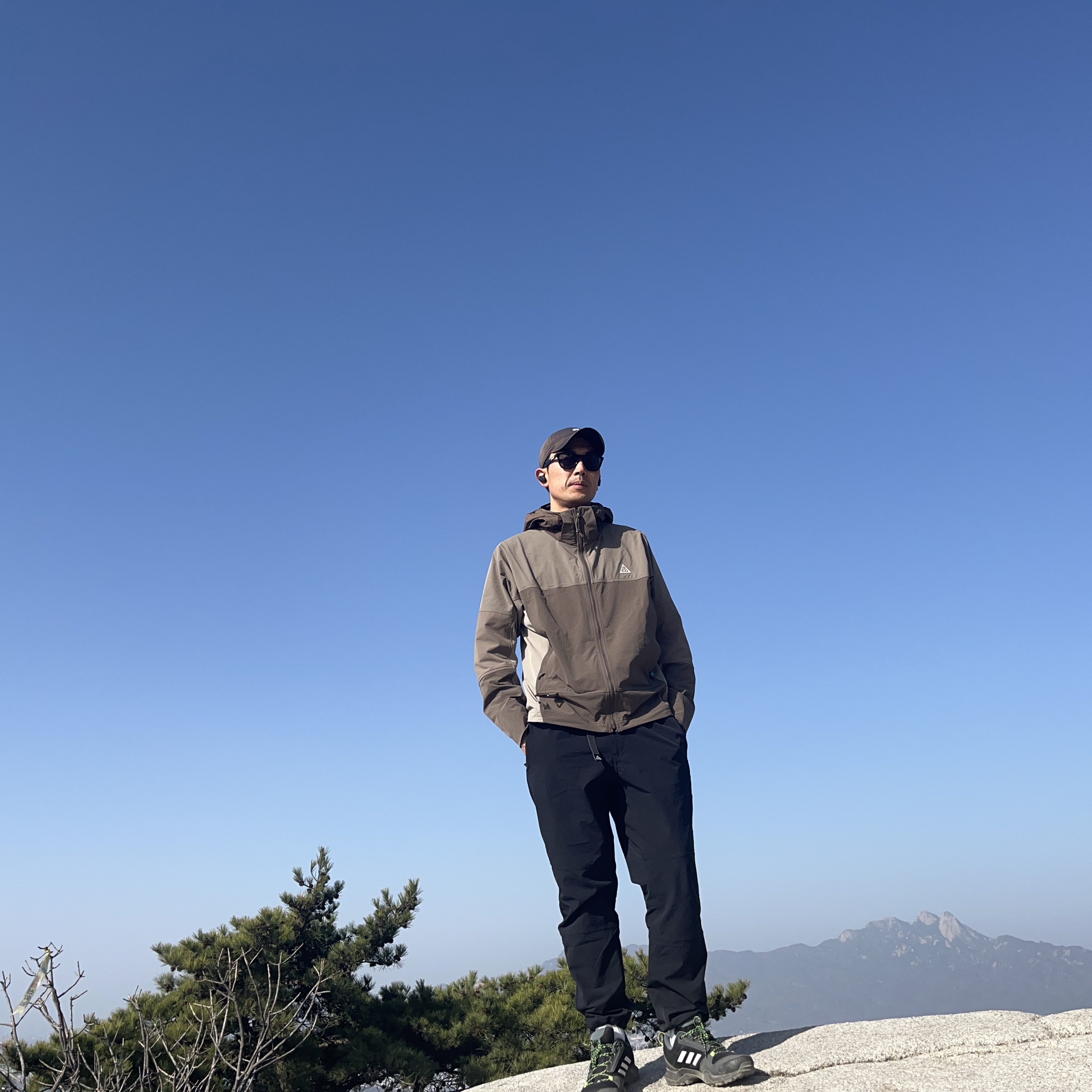 Nike ACG Sun Farer Jacket Ironstone - Asia, Nike ACG Sun farer Trail Pants Black - Asia 착용 스타일