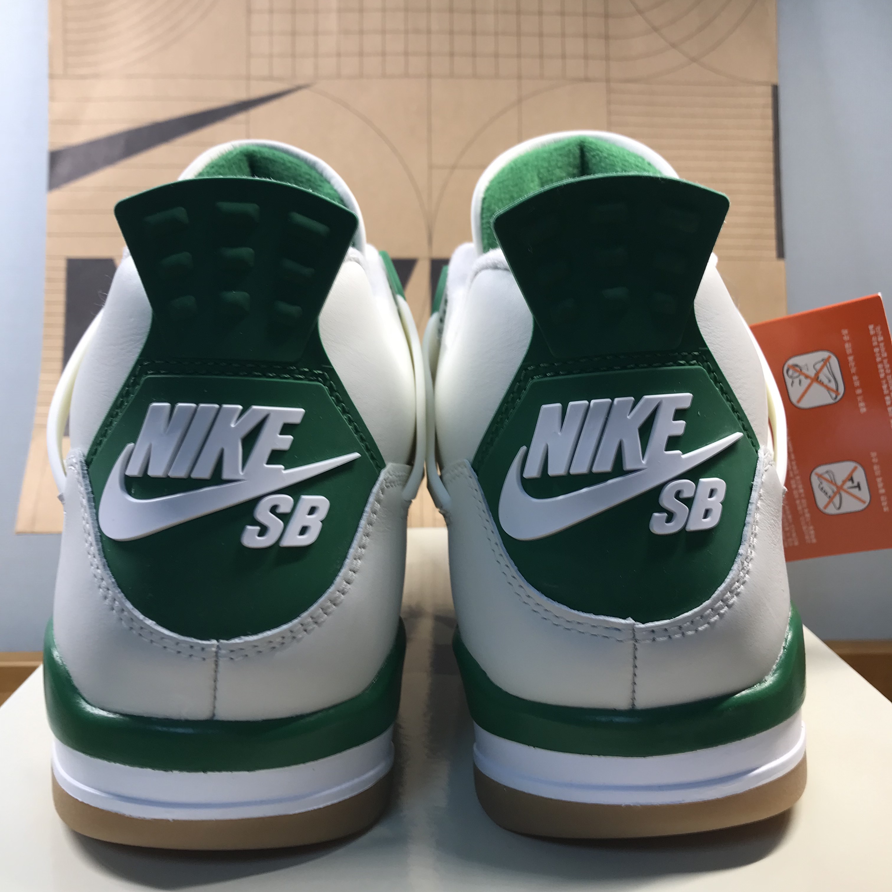 Jordan 4 x Nike SB Retro SP Pine Green 착용 스타일 - 3