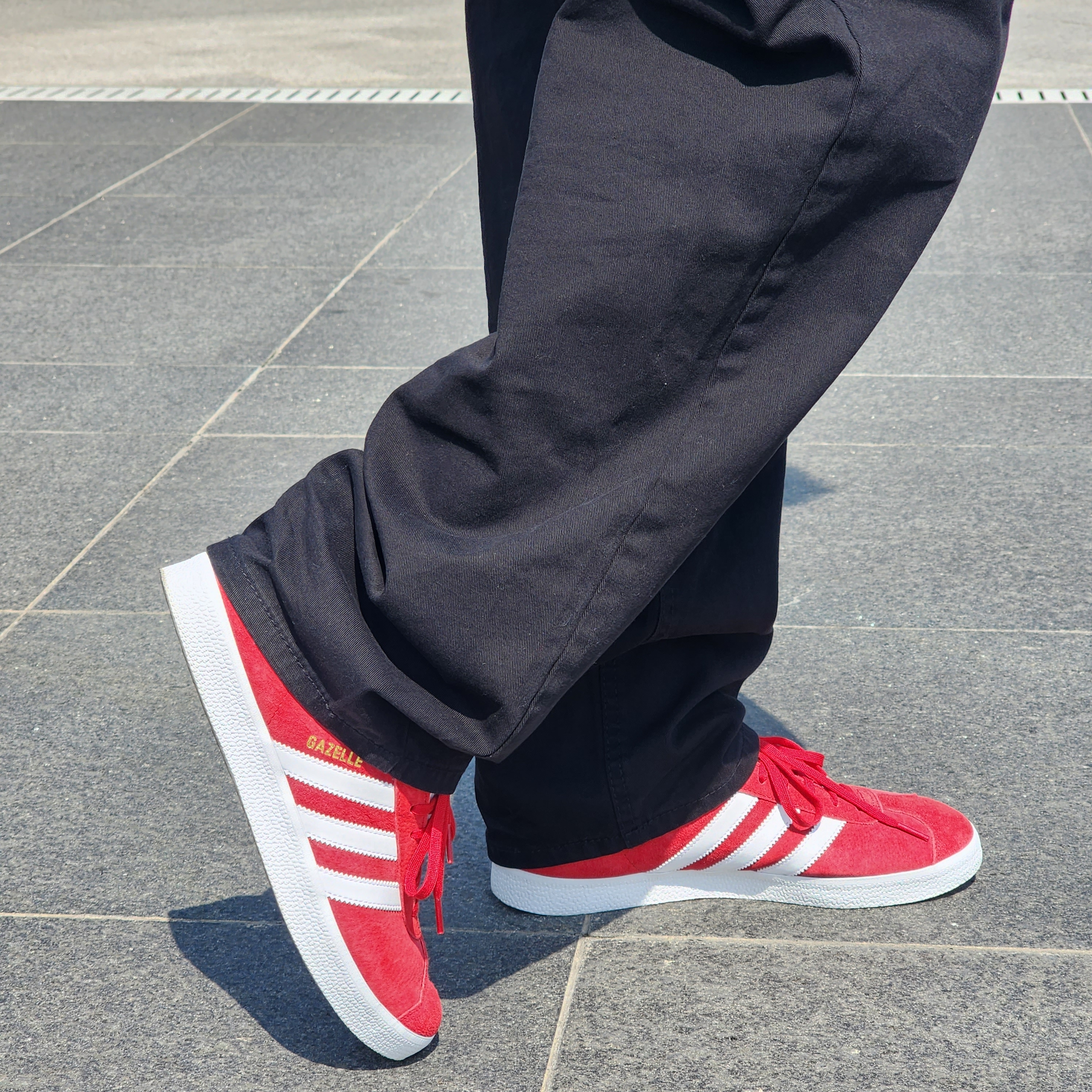 Adidas Gazelle Power Red 착용 스타일 - 1