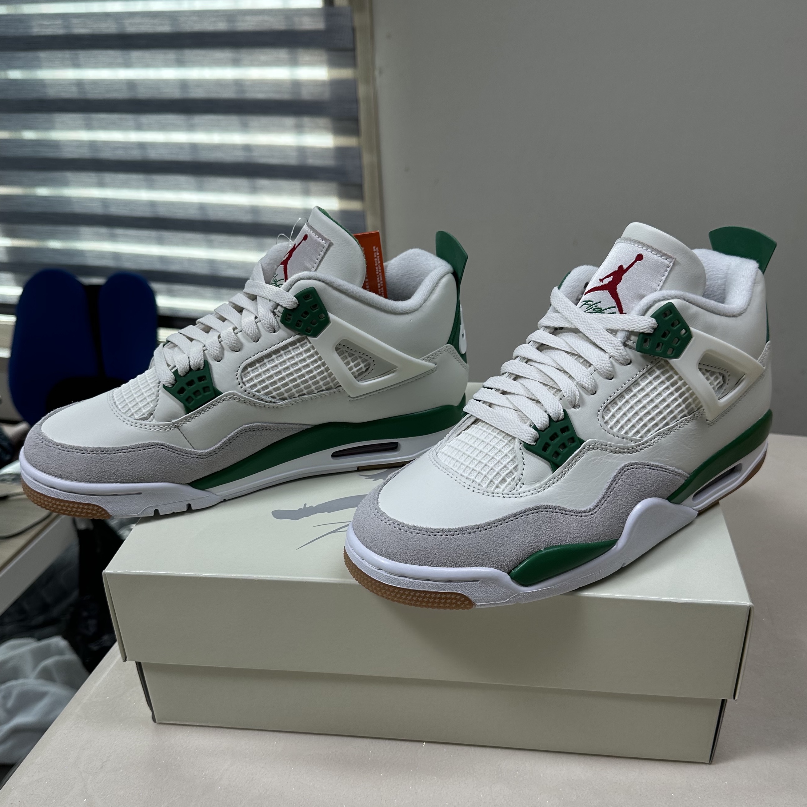Jordan 4 x Nike SB Retro SP Pine Green 착용 스타일 - 2