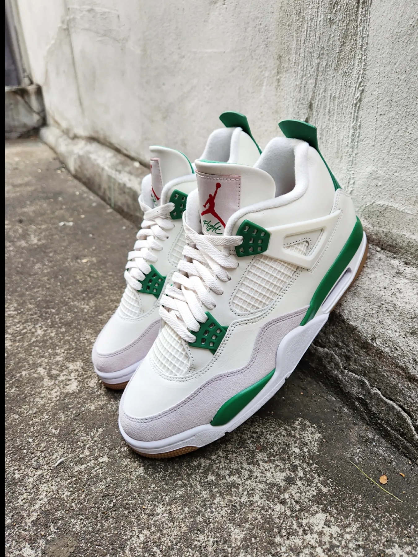 Jordan 4 x Nike SB Retro SP Pine Green 착용 스타일 - 3