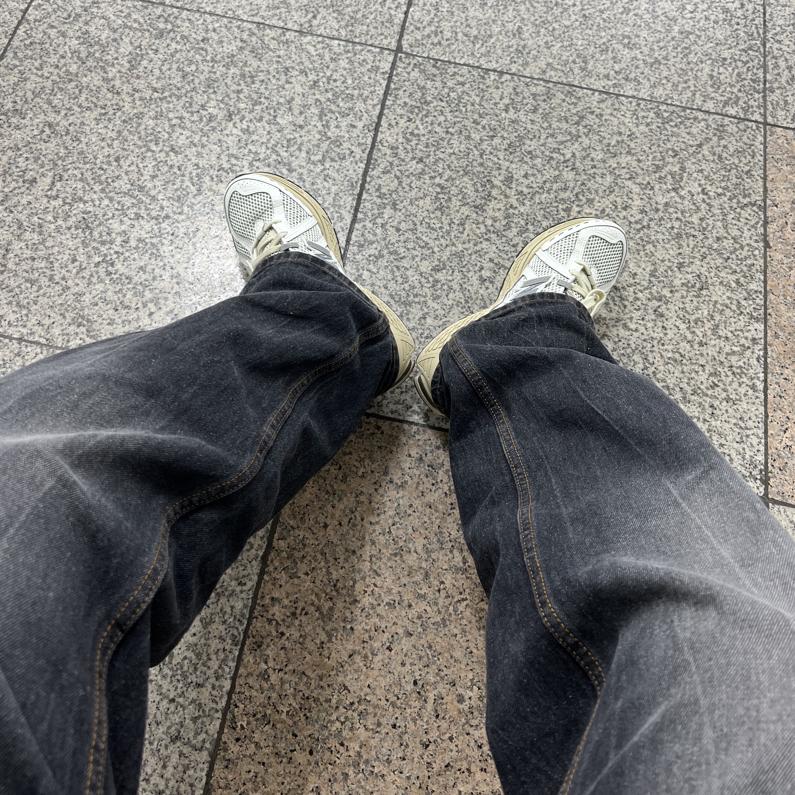 New Balance 1906R White Gray 착용 스타일