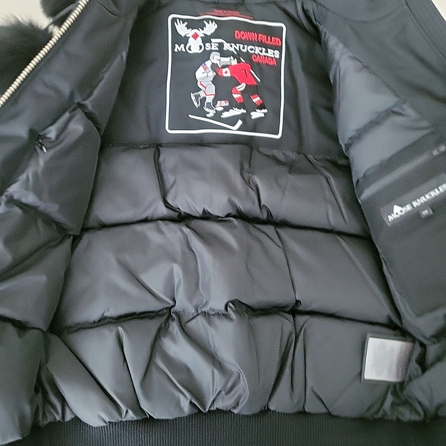 (W) Moose Knuckles Debbie Jacket Black Fox Fur Black 착용 스타일 - 3