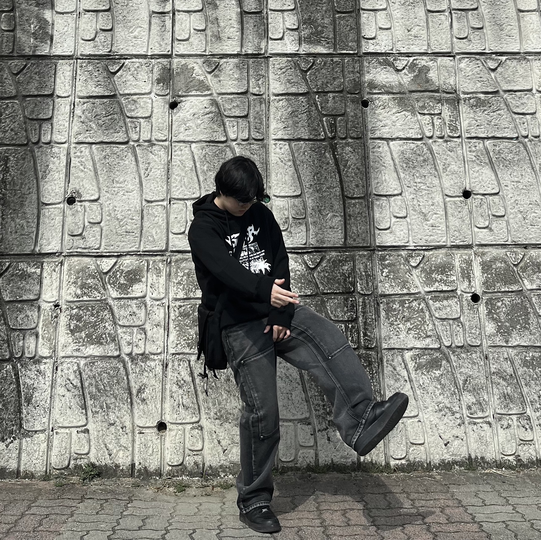 Nike Air Force 1 '07 Low Triple Black 착용 스타일 - 2