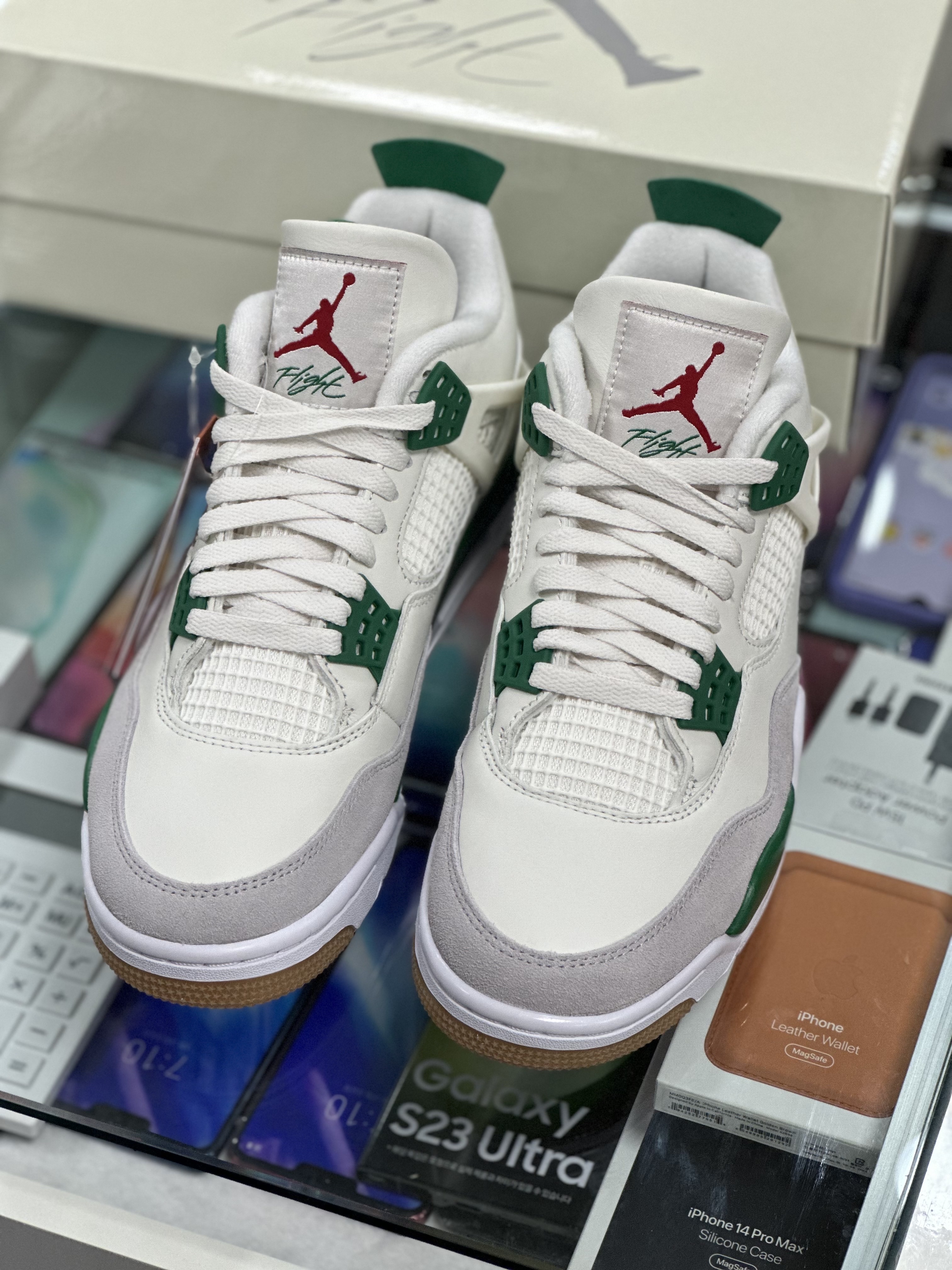 Jordan 4 x Nike SB Retro SP Pine Green 착용 스타일 - 3