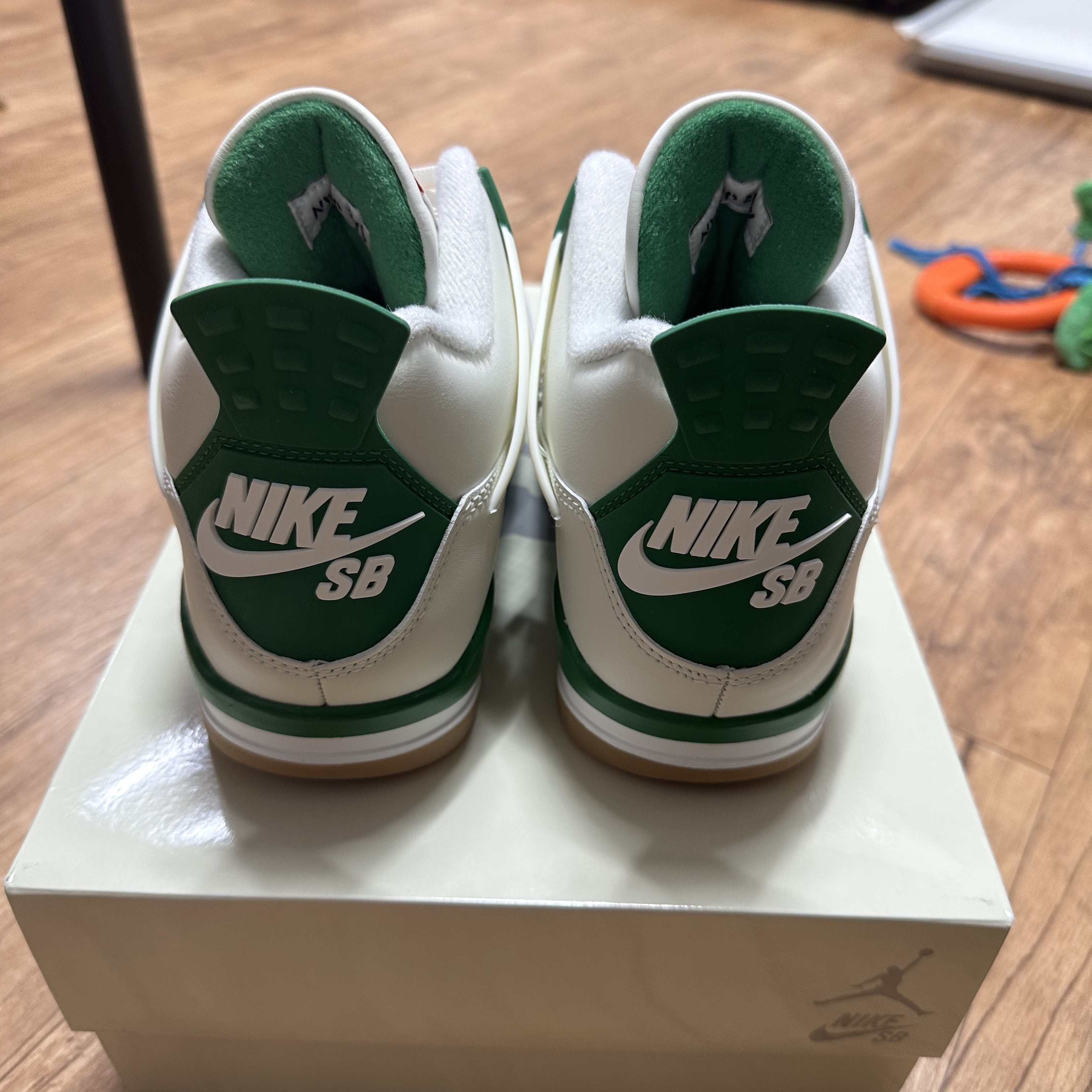 Jordan 4 x Nike SB Retro SP Pine Green 착용 스타일 - 3