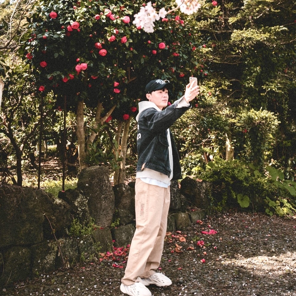 Darkr8m Studio x Tanaka Flowering Cap Black, IAB Studio x Lee Denim Jacket Black 착용 스타일 - 1