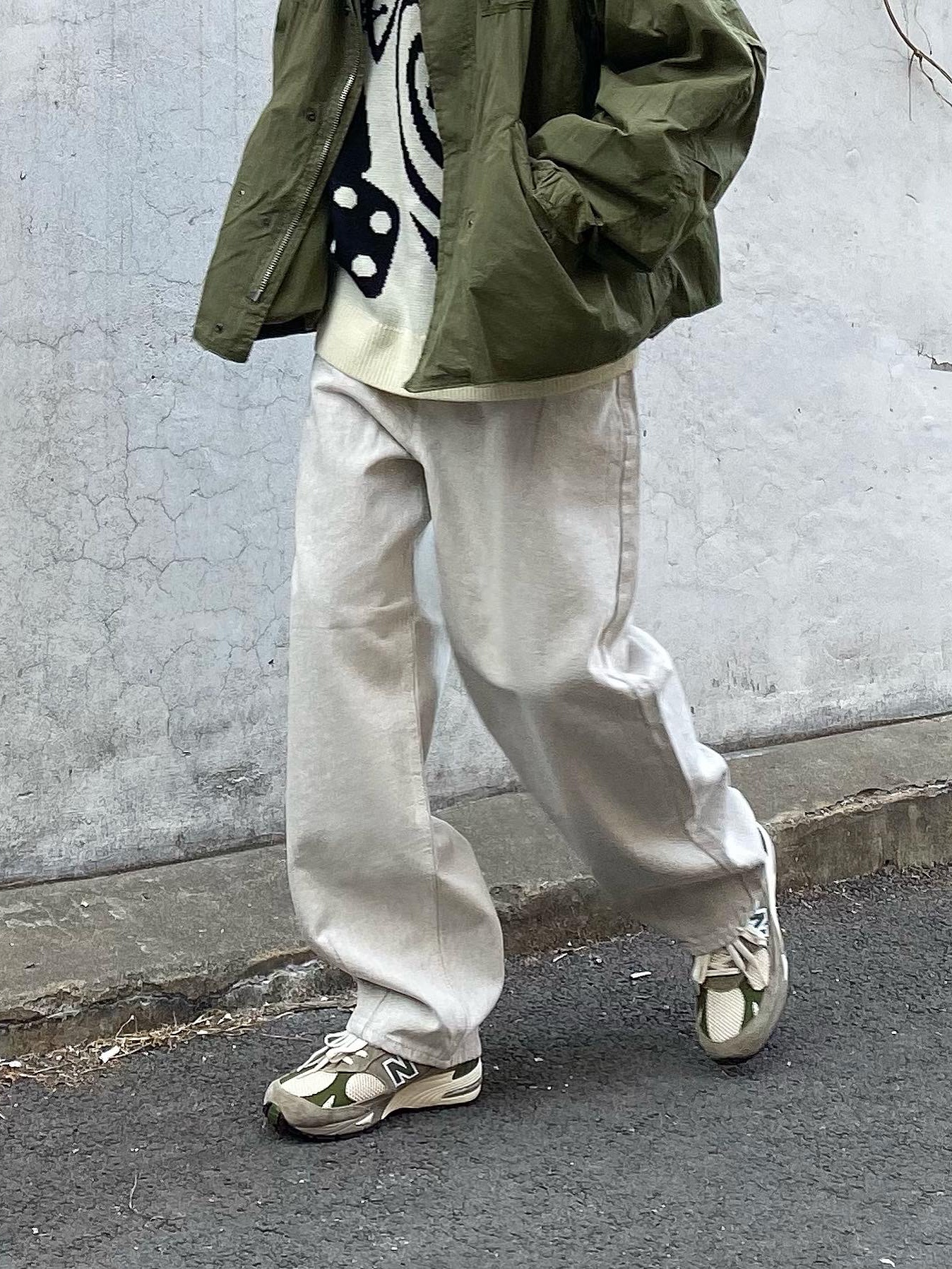 Nike x Stussy NRG LS Knit Sweater Fossil (DR2893-238), New Balance x Aime Leon Dore 991 Made in UK Grey 착용 스타일 - 2