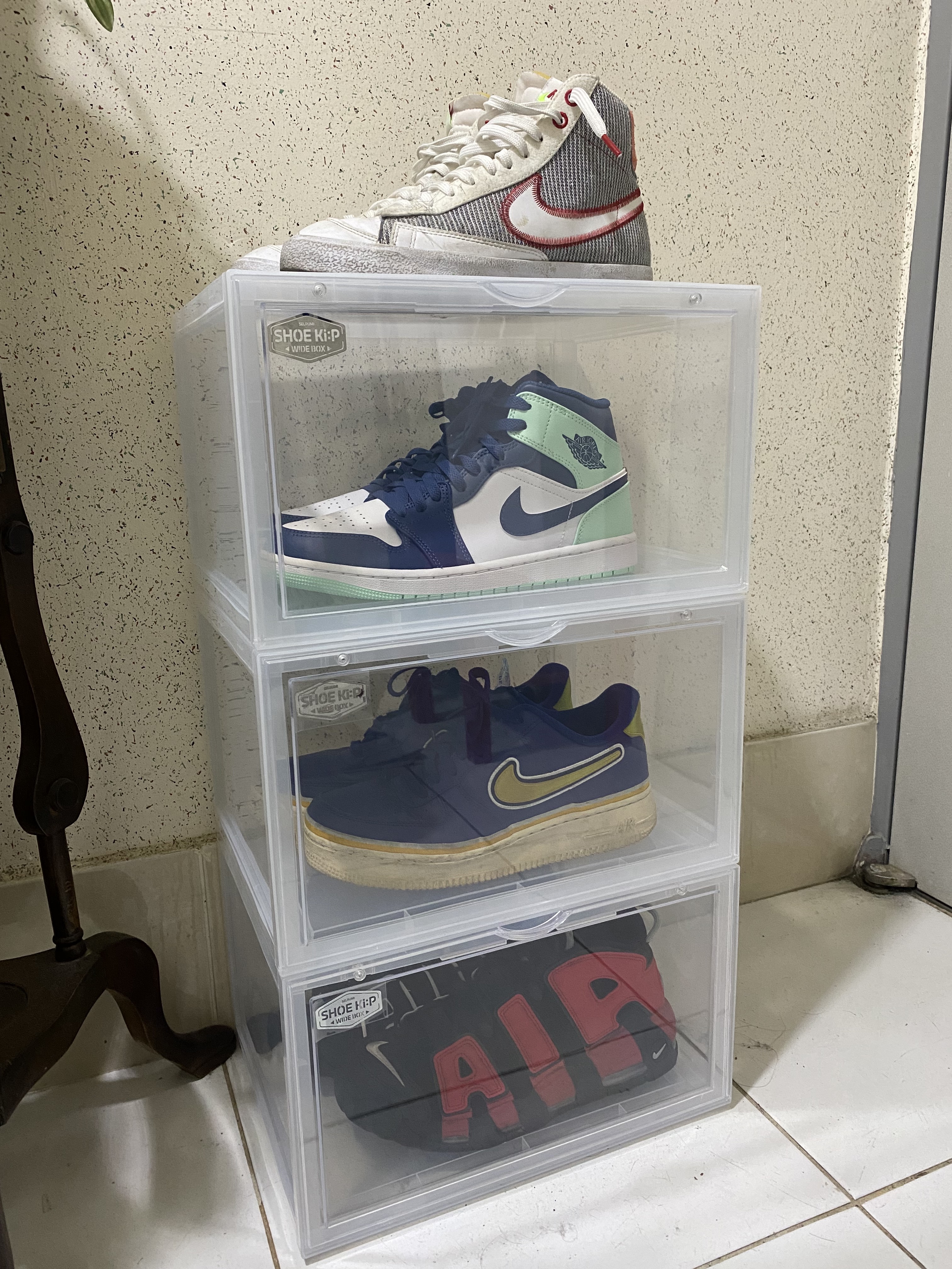 Jordan 1 Mid Blue Mint, Nike Air Force 1 Low Sport NBA Deep Royal University Gold 착용 스타일