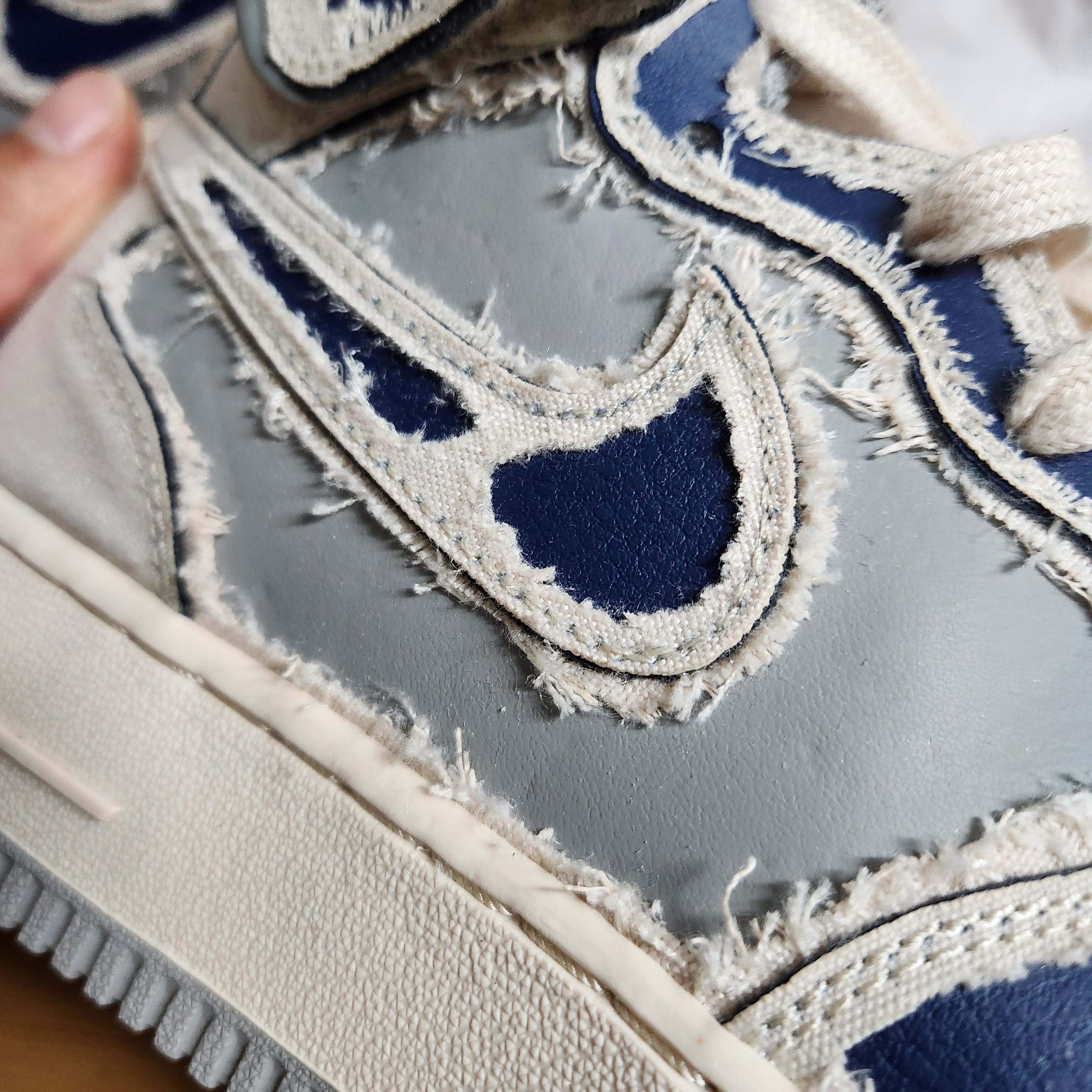 Nike Air Force 1 Mid '07 Pearl White 착용 스타일 - 1