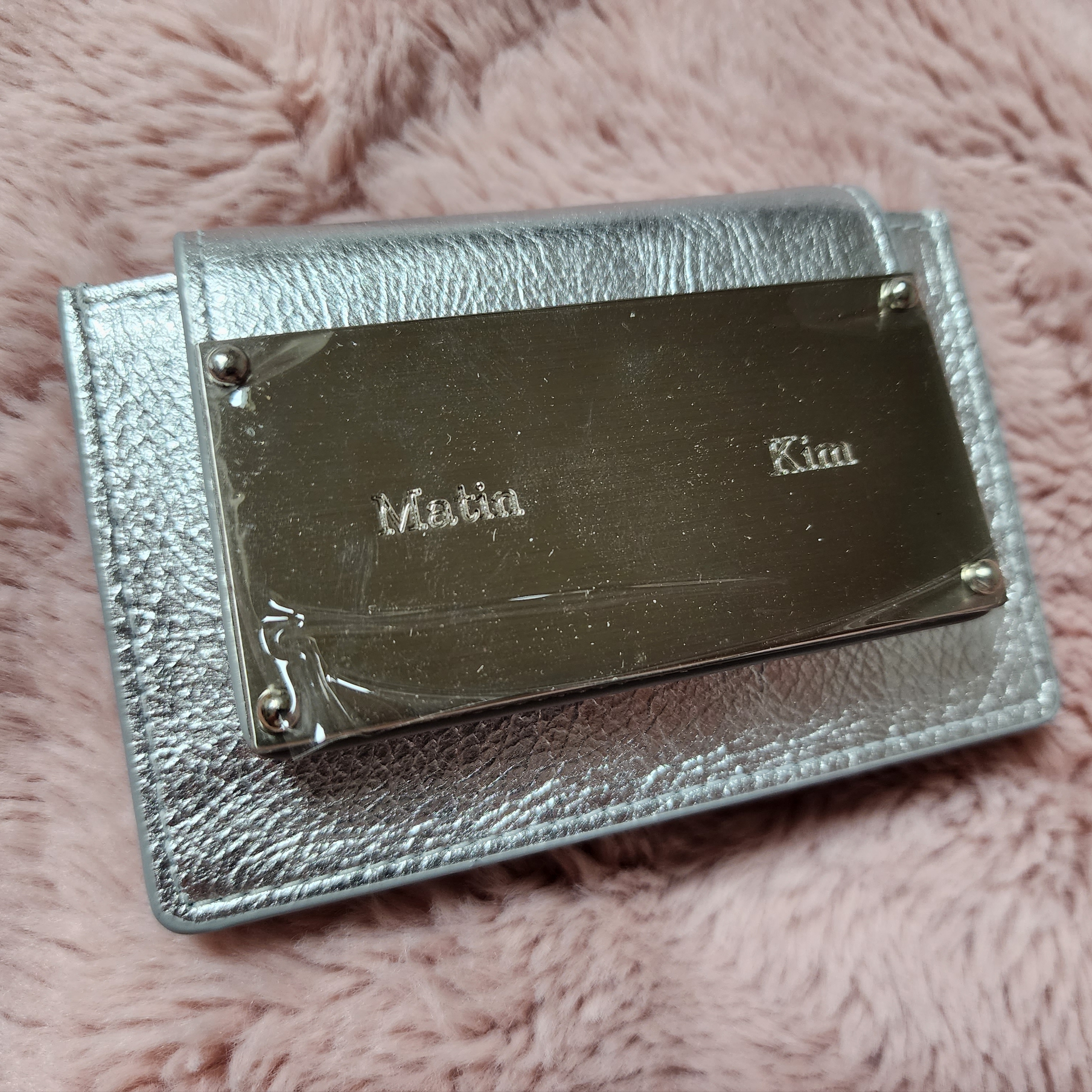 Matin Kim Accordion Wallet Silver 착용 스타일 - 1