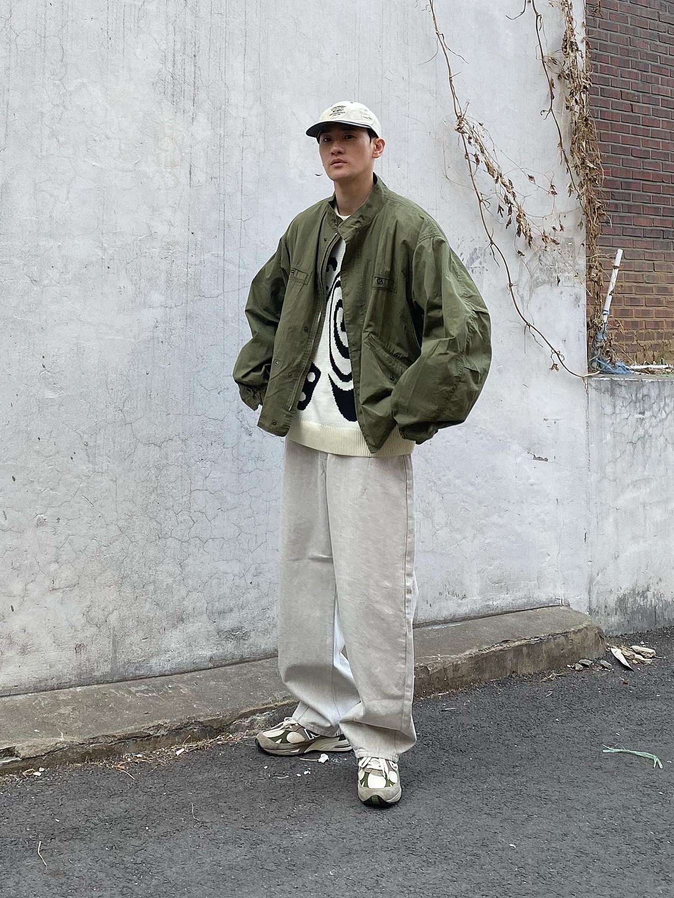 Nike x Stussy NRG LS Knit Sweater Fossil (DR2893-238), New Balance x Aime Leon Dore 991 Made in UK Grey 착용 스타일 - 1