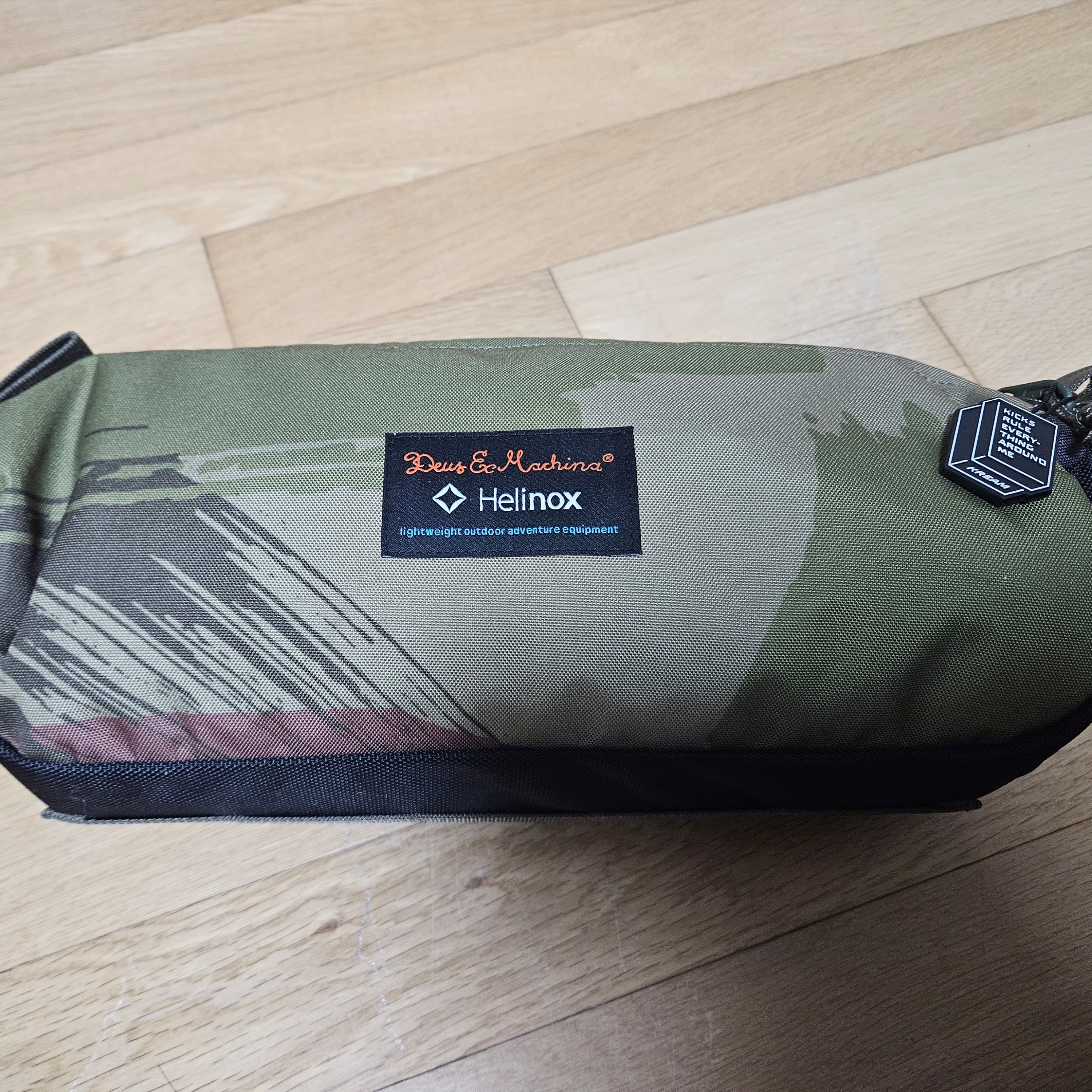 Helinox x Deus Ex Machina Tactical Chair Multi 착용 스타일 - 2