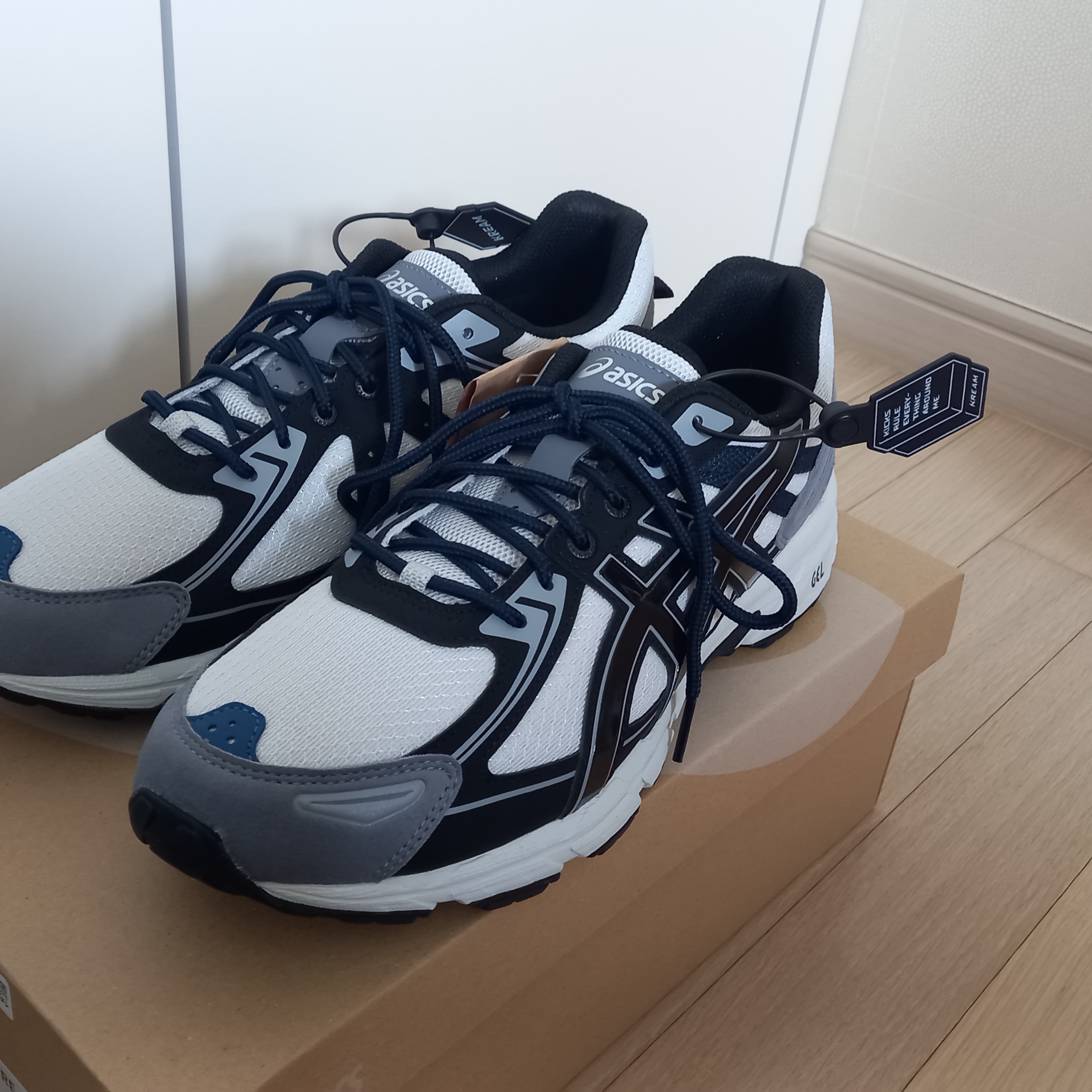 Asics Gel-Venture 6 SPS Glacier Grey 착용 스타일 - 1
