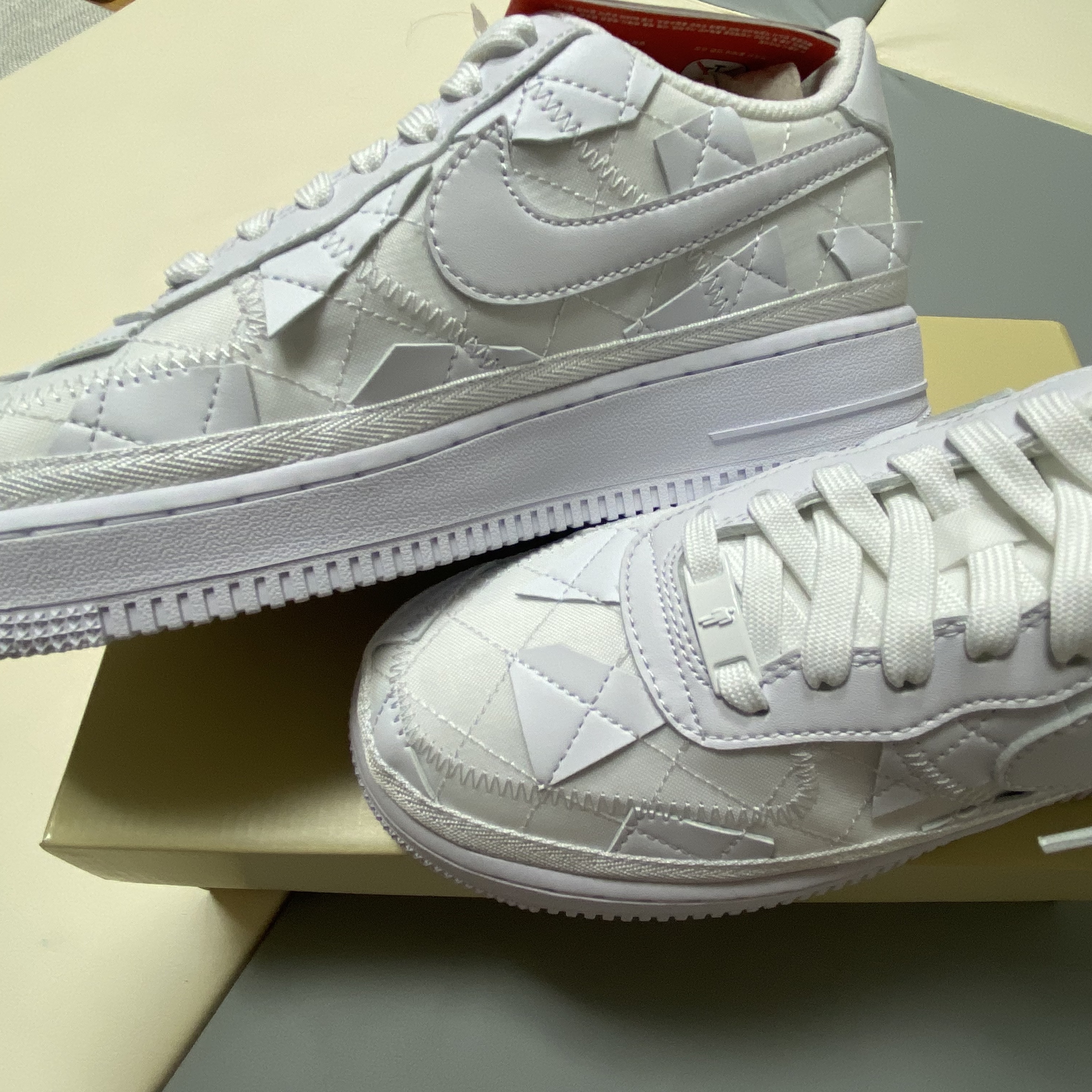 Nike x Billie Eilish Air Force 1 Low SP Triple White 착용 스타일 - 2