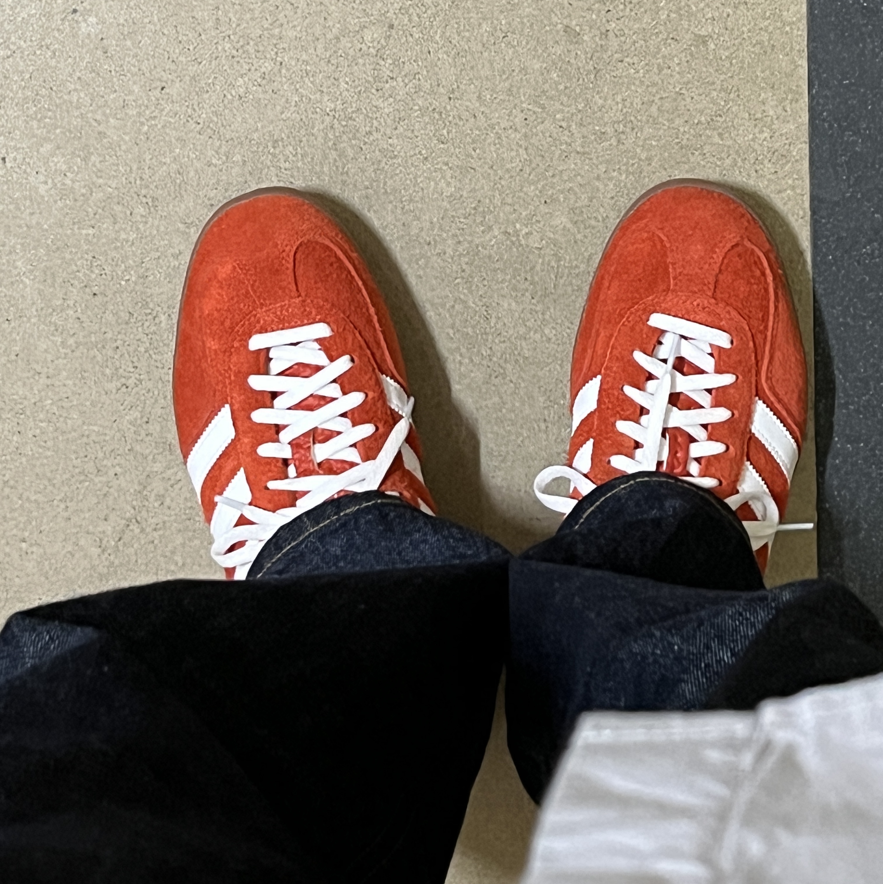 (W) Adidas Gazelle Indoor Bold Orange Cloud White 착용 스타일 - 2