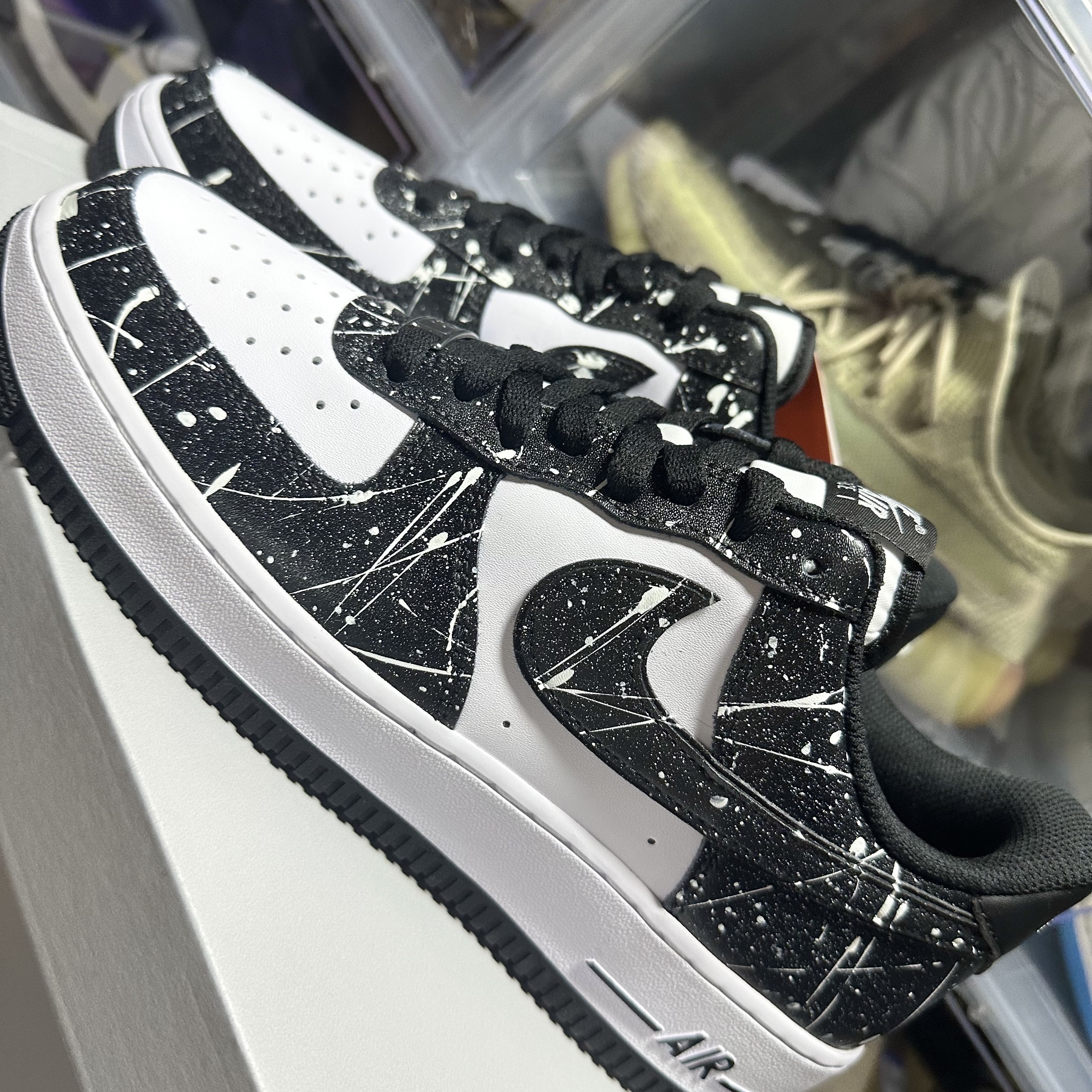 Nike Air Force 1 '07 Black White 착용 스타일 - 1