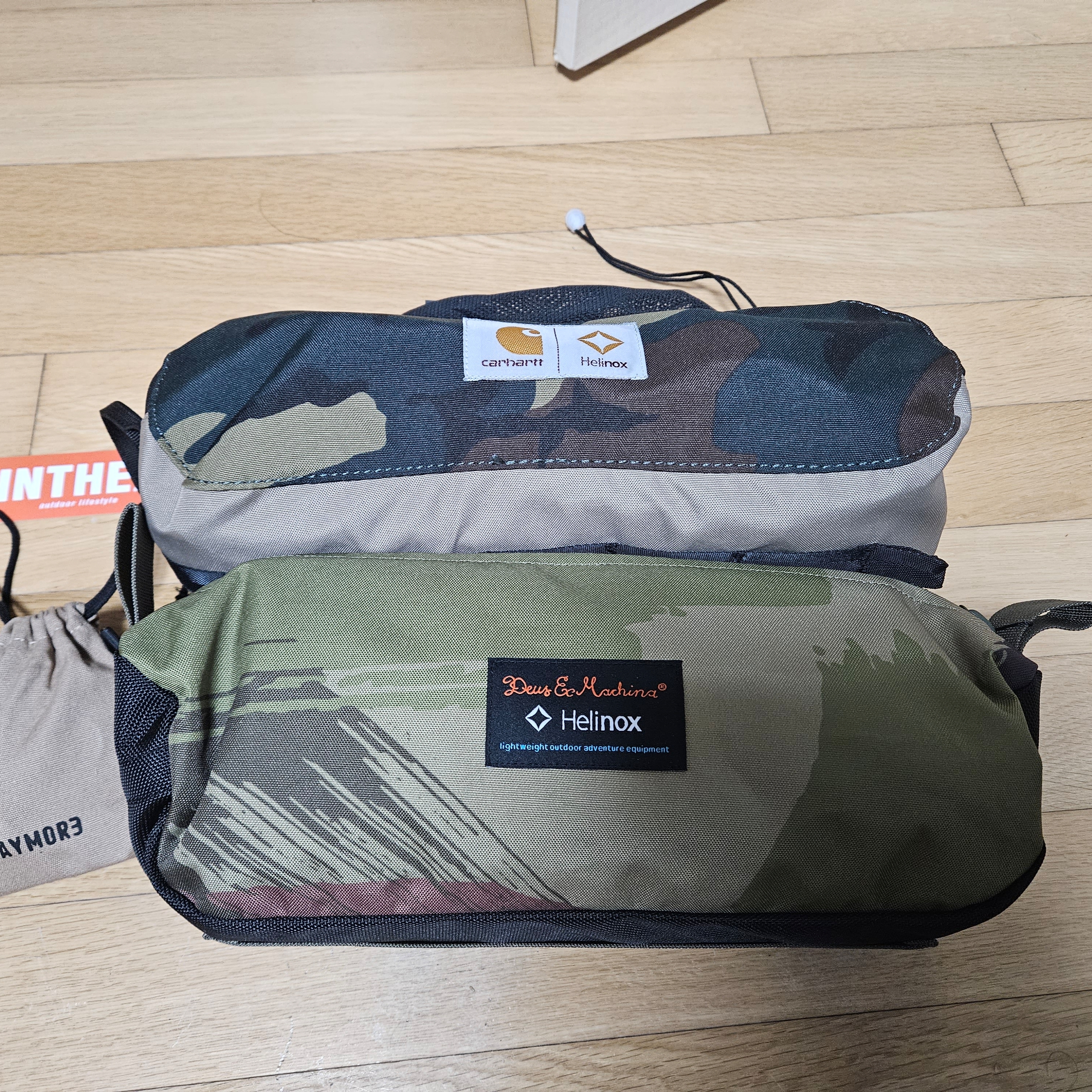 Helinox x Deus Ex Machina Tactical Chair Multi 착용 스타일 - 1