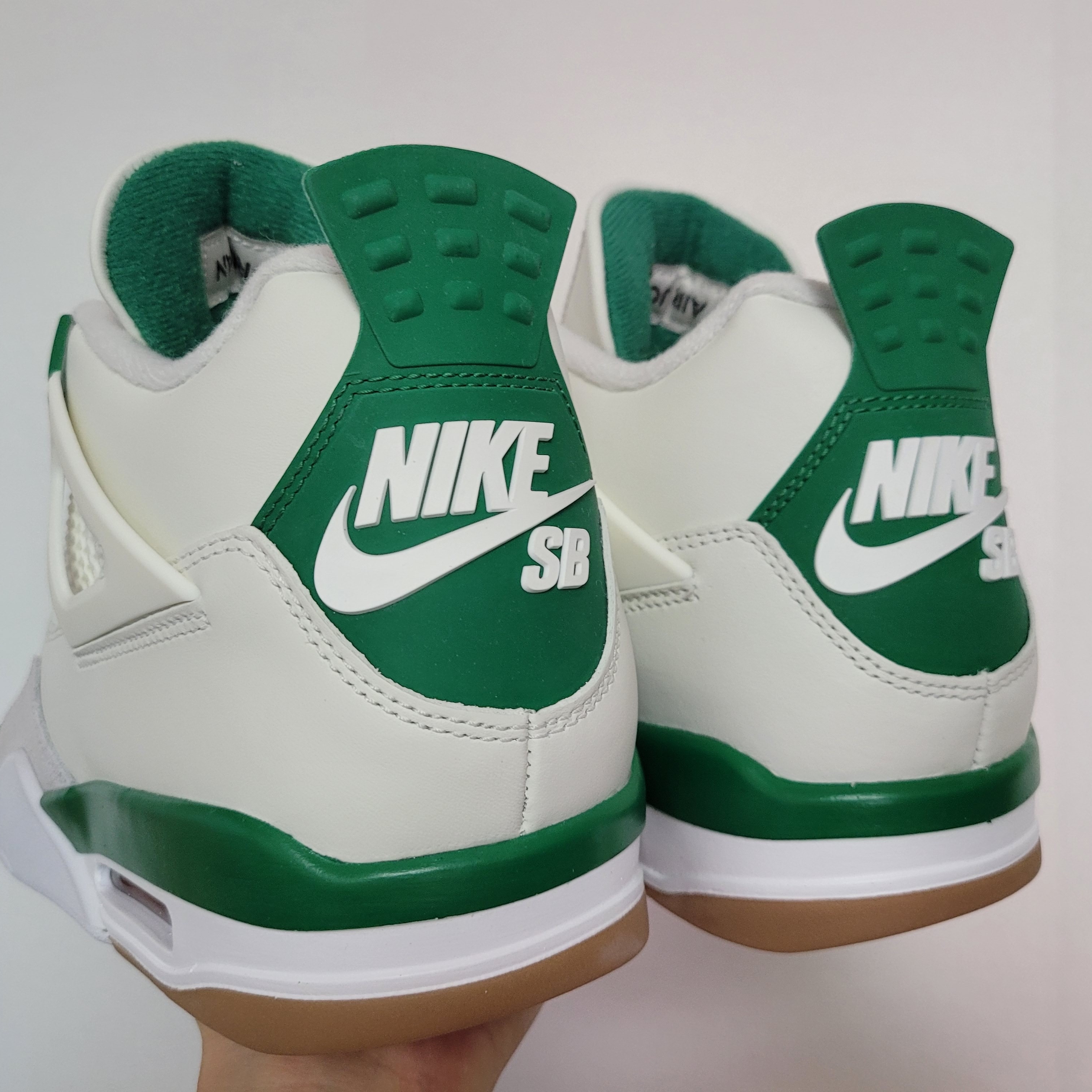 Jordan 4 x Nike SB Retro SP Pine Green 착용 스타일 - 3