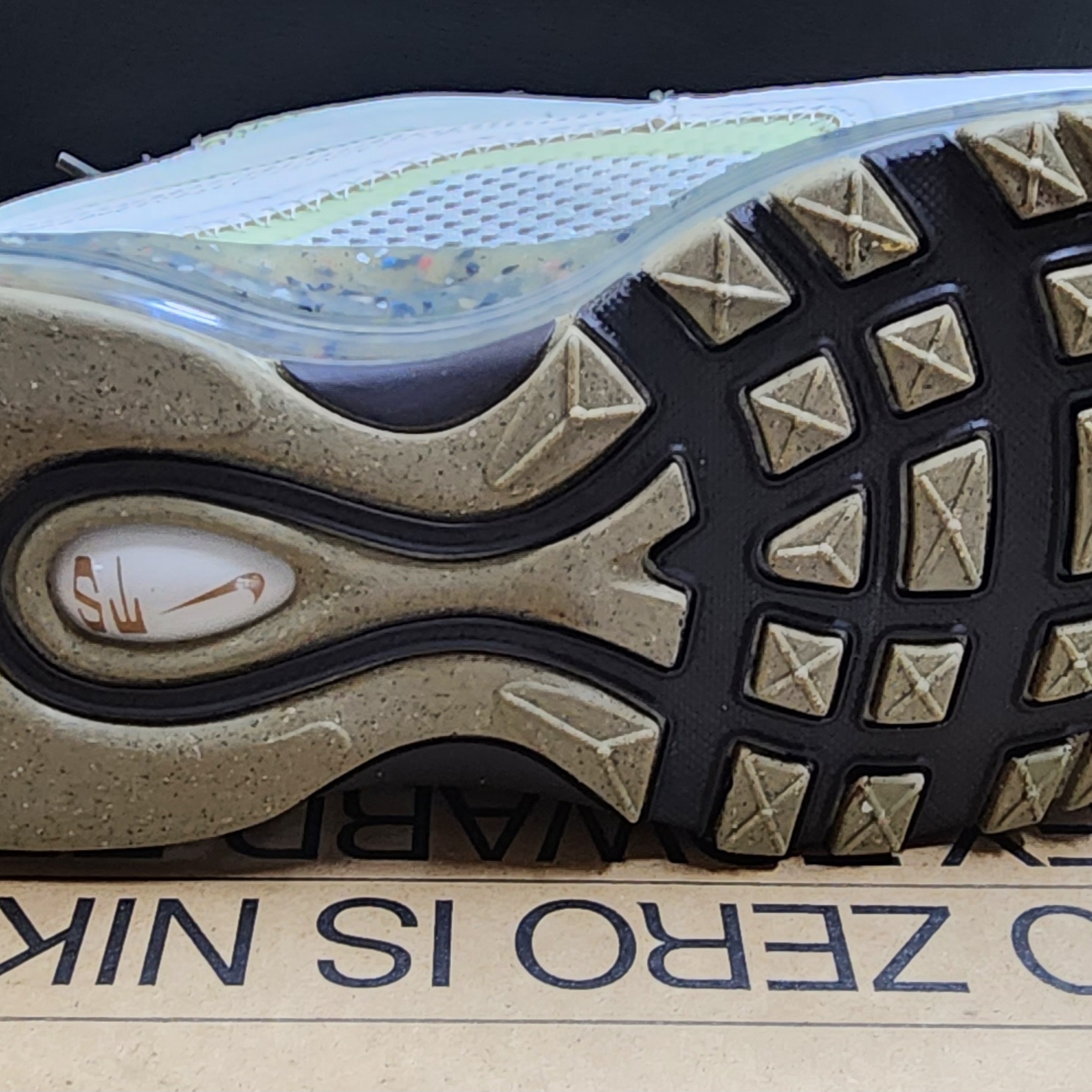 Nike Air Max Terrascape 97 Phantom and Vivid Green 착용 스타일 - 4