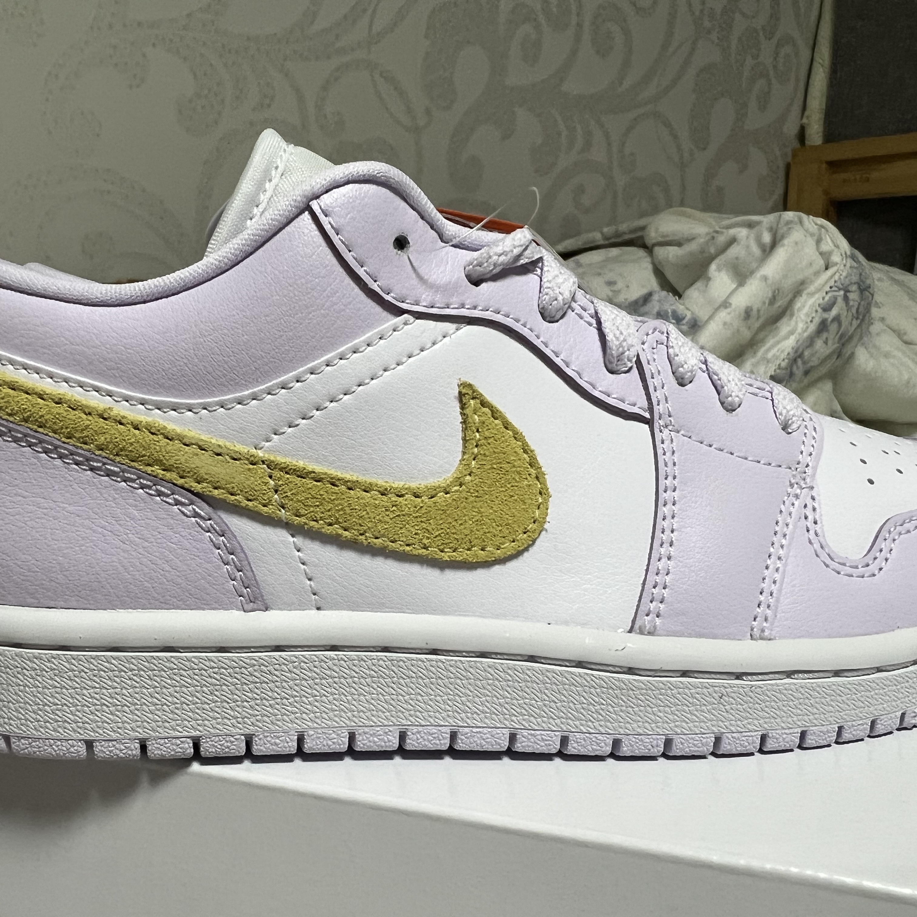 (W) Jordan 1 Low Barely Grape Lemon Wash 착용 스타일 - 2
