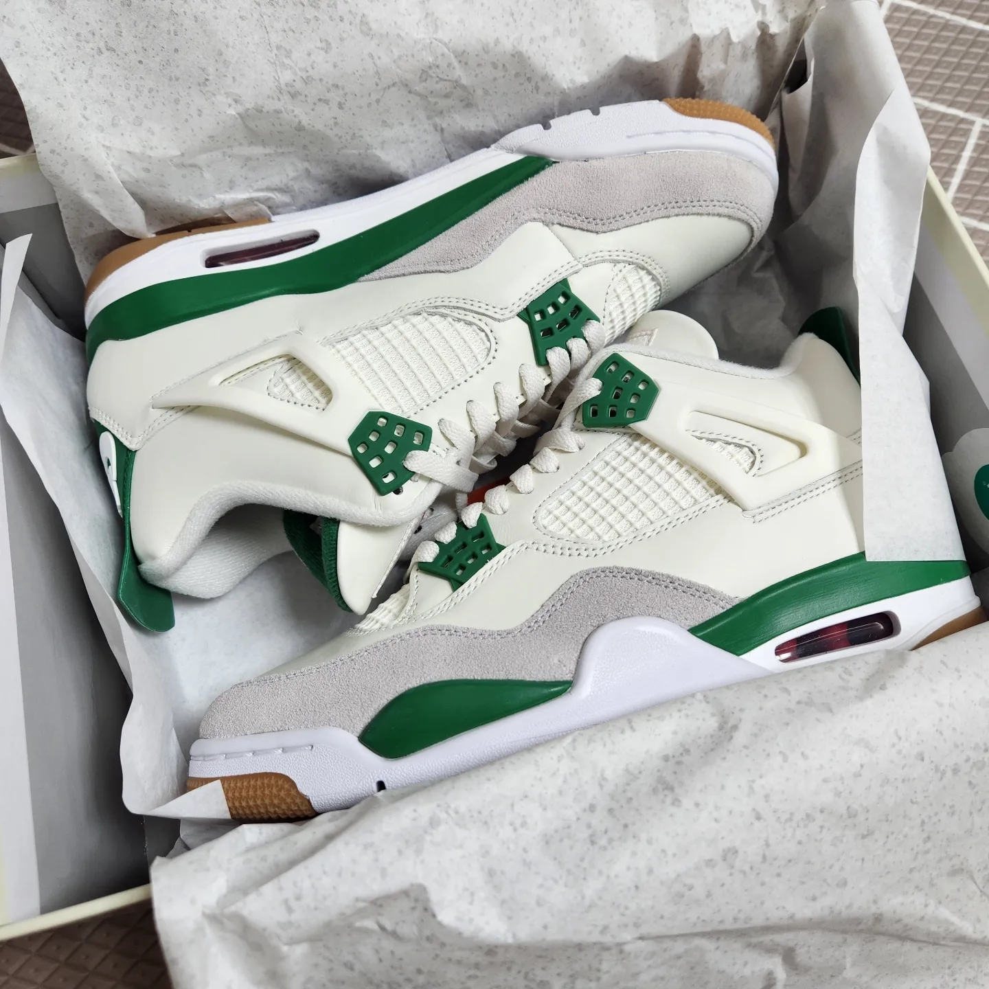 Jordan 4 x Nike SB Retro SP Pine Green 착용 스타일 - 2